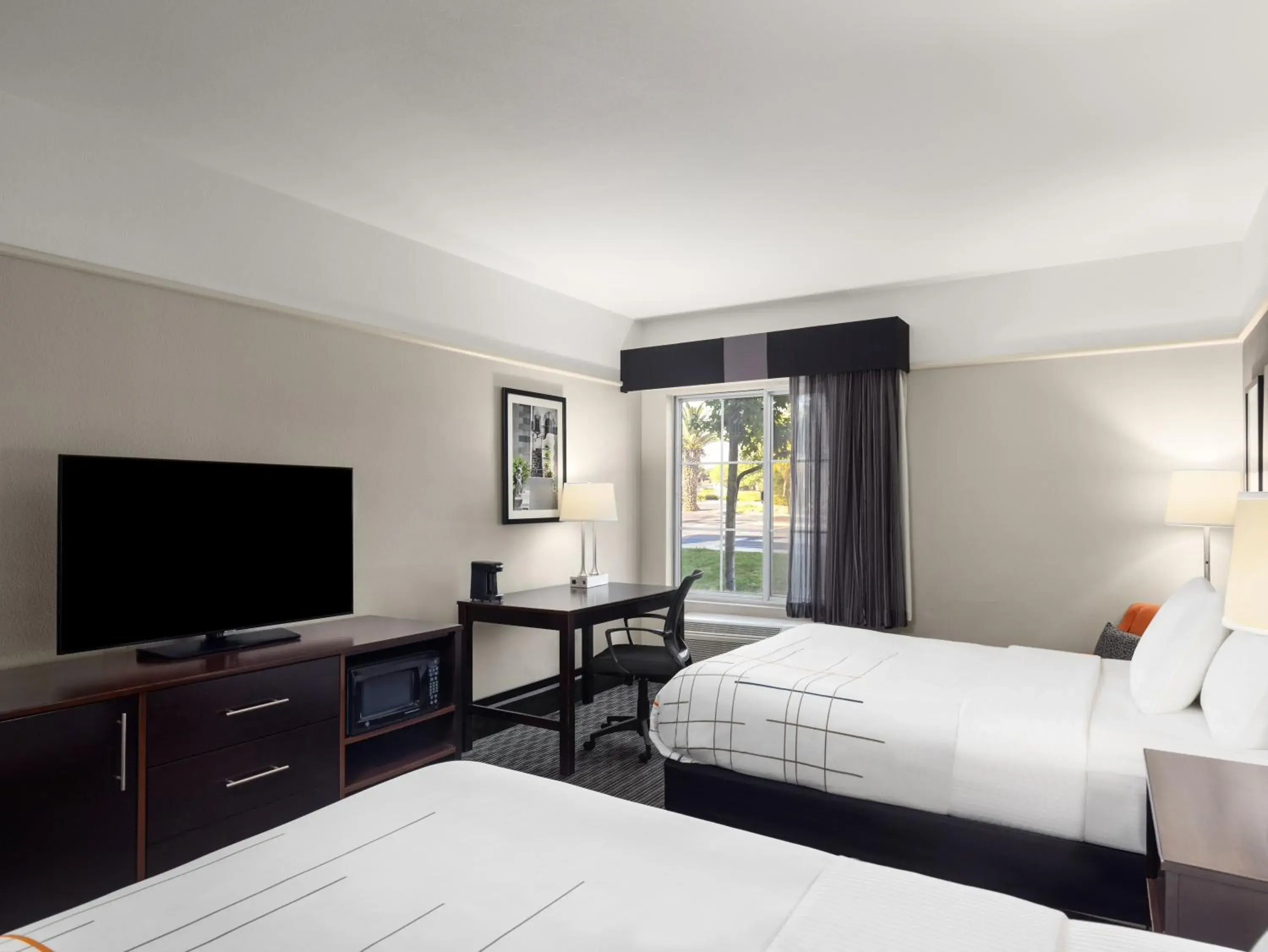 Queen Room with Two Queen Beds in La Quinta by Wyndham Santa Clarita - Valencia Queen Room with Two Queen Beds in La Quinta by Wyndham Santa Clarita - Valencia