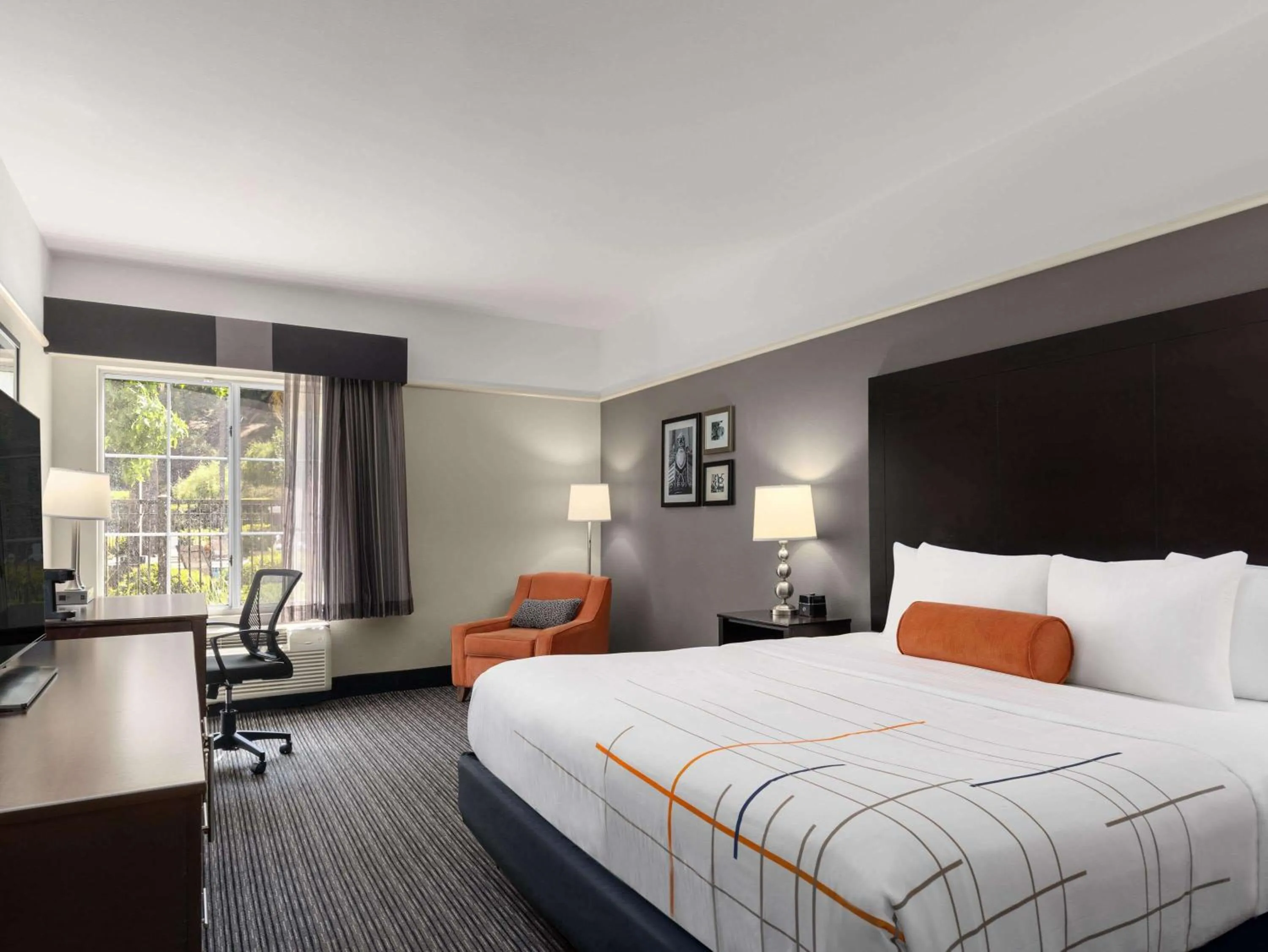 Photo of the whole room, Bed in La Quinta by Wyndham Santa Clarita - Valencia