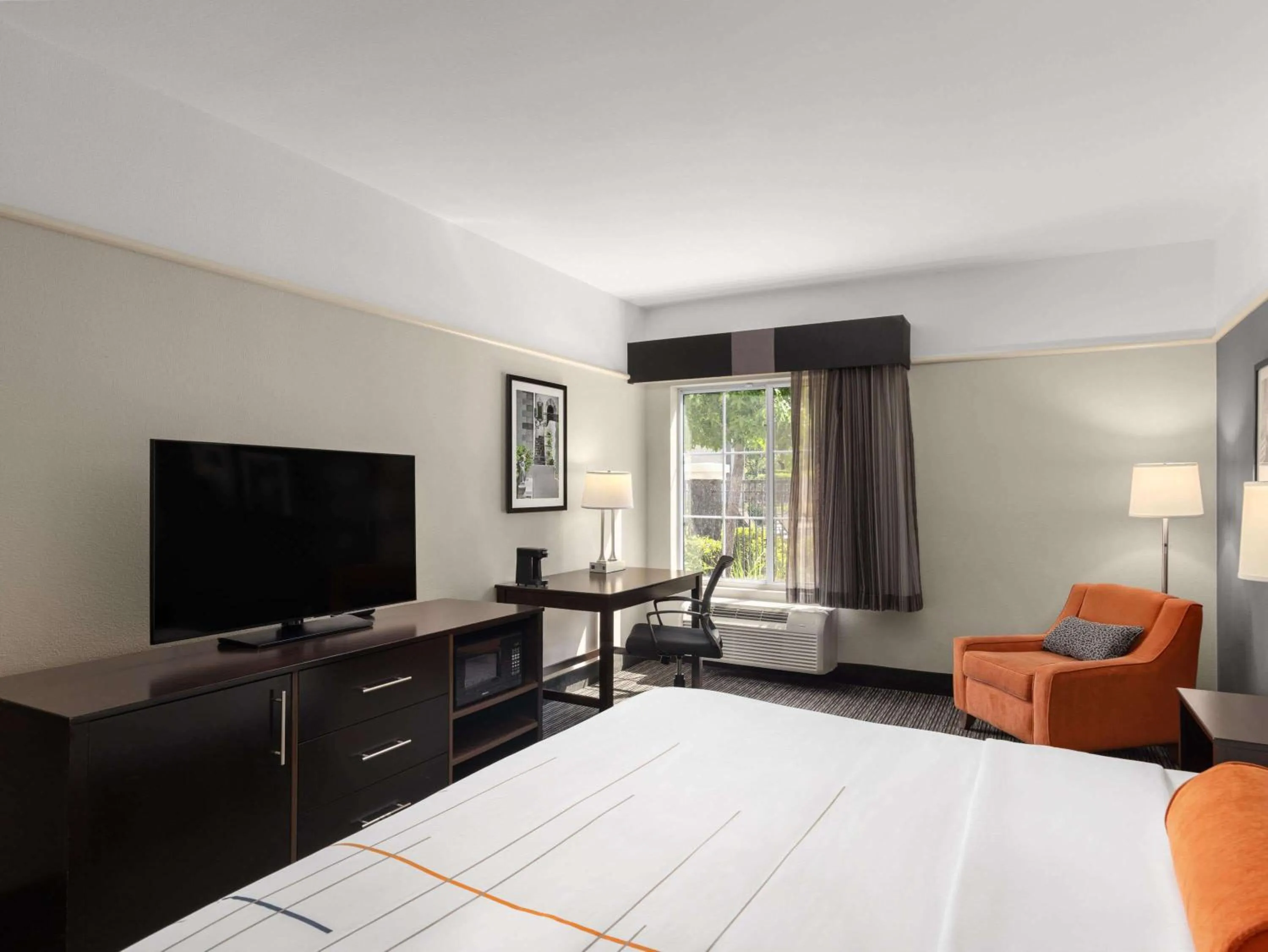 Photo of the whole room, Bed in La Quinta by Wyndham Santa Clarita - Valencia