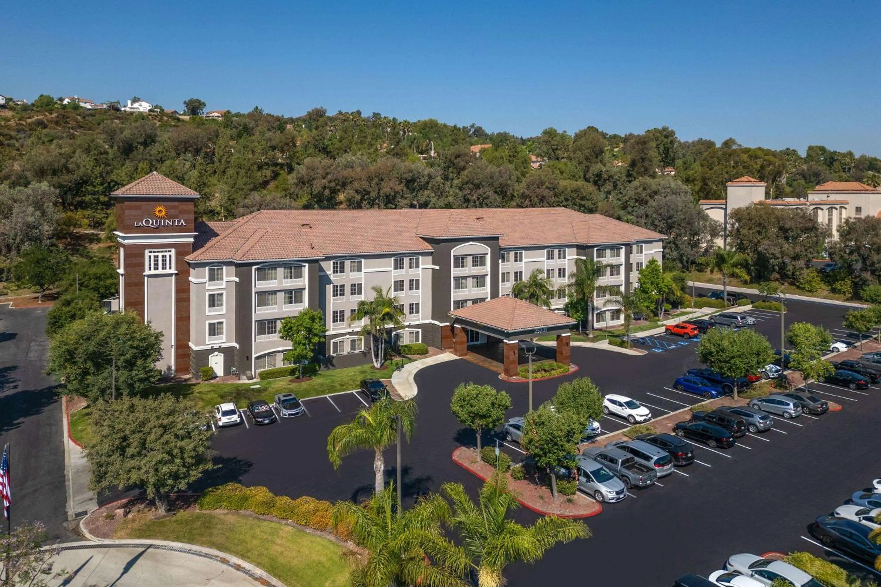 Property building in La Quinta by Wyndham Santa Clarita - Valencia