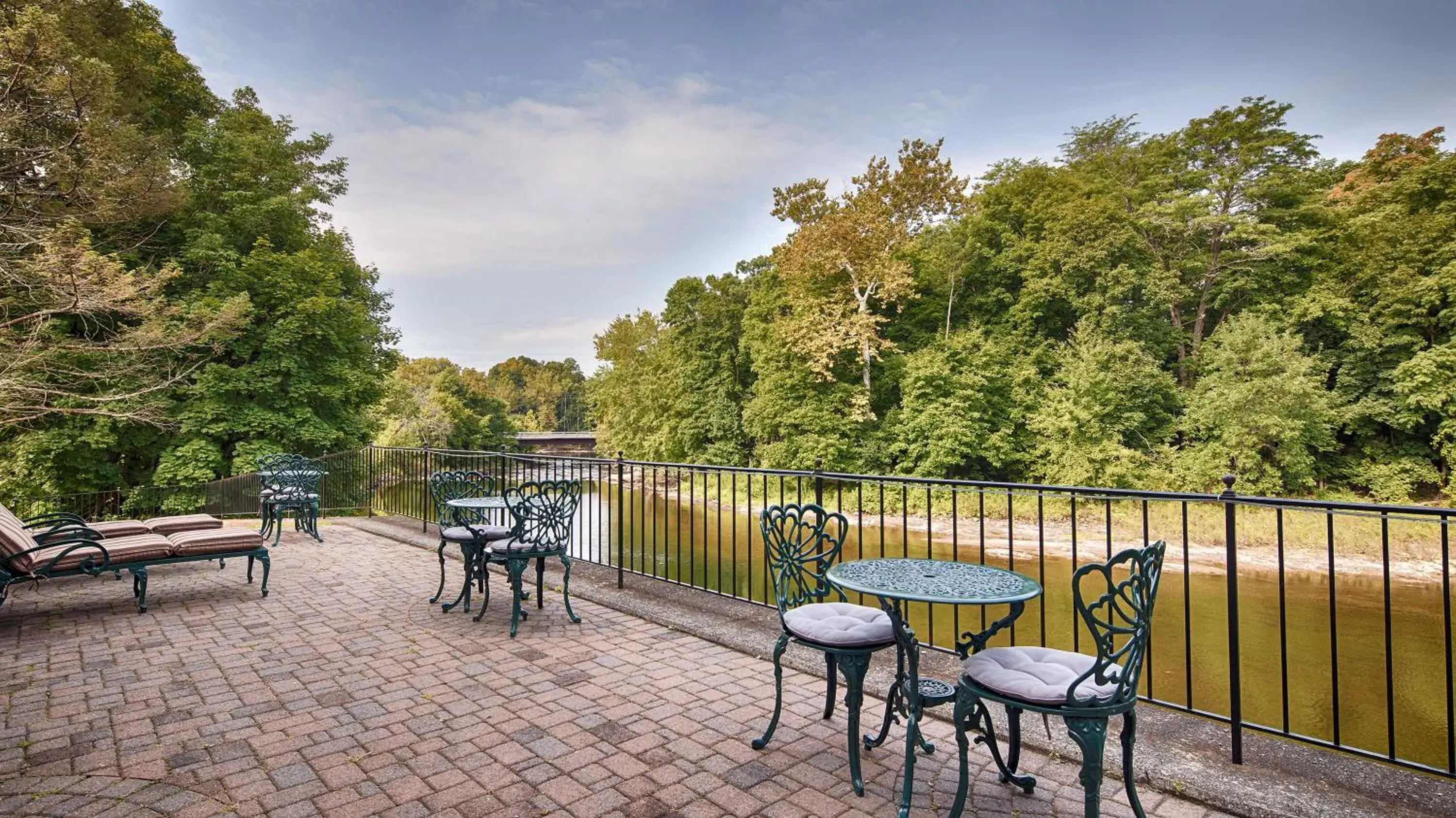 Balcony/Terrace in Best Western Plus The Inn & Suites at the Falls Balcony/Terrace in Best Western Plus The Inn & Suites at the Falls