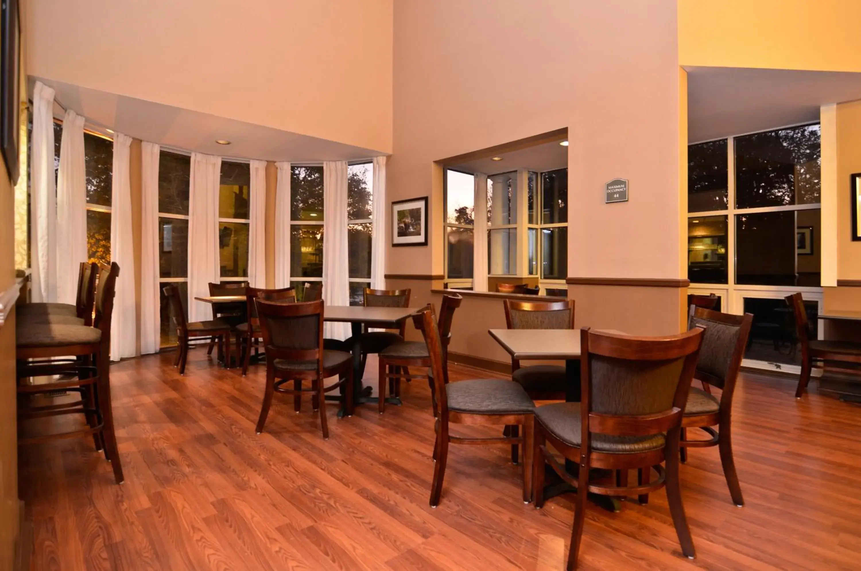 Restaurant/places to eat in Best Western Plus The Inn & Suites at the Falls Restaurant/places to eat in Best Western Plus The Inn & Suites at the Falls