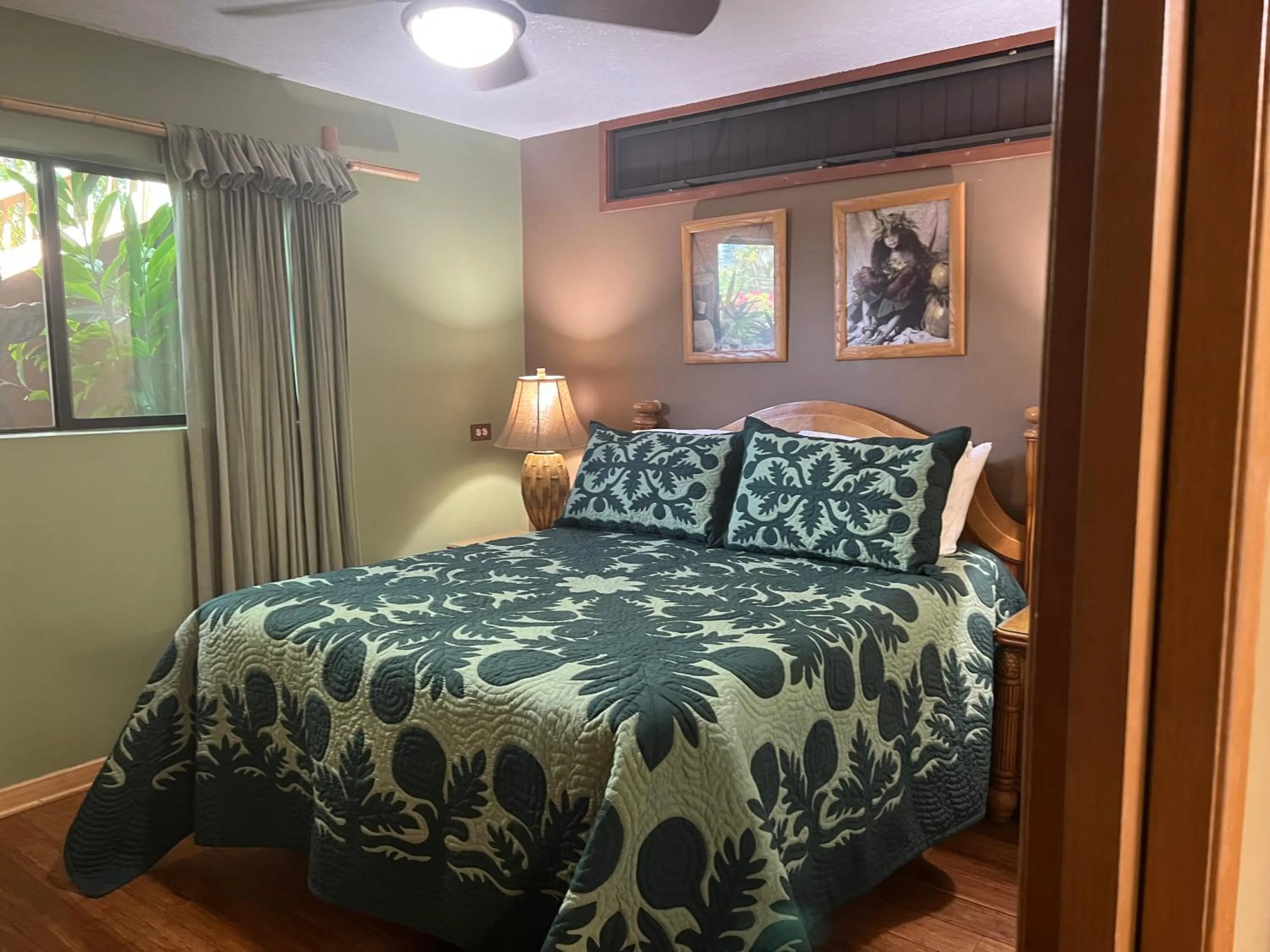 Bedroom, Bed in Maui What a Wonderful World Bed & Breakfast