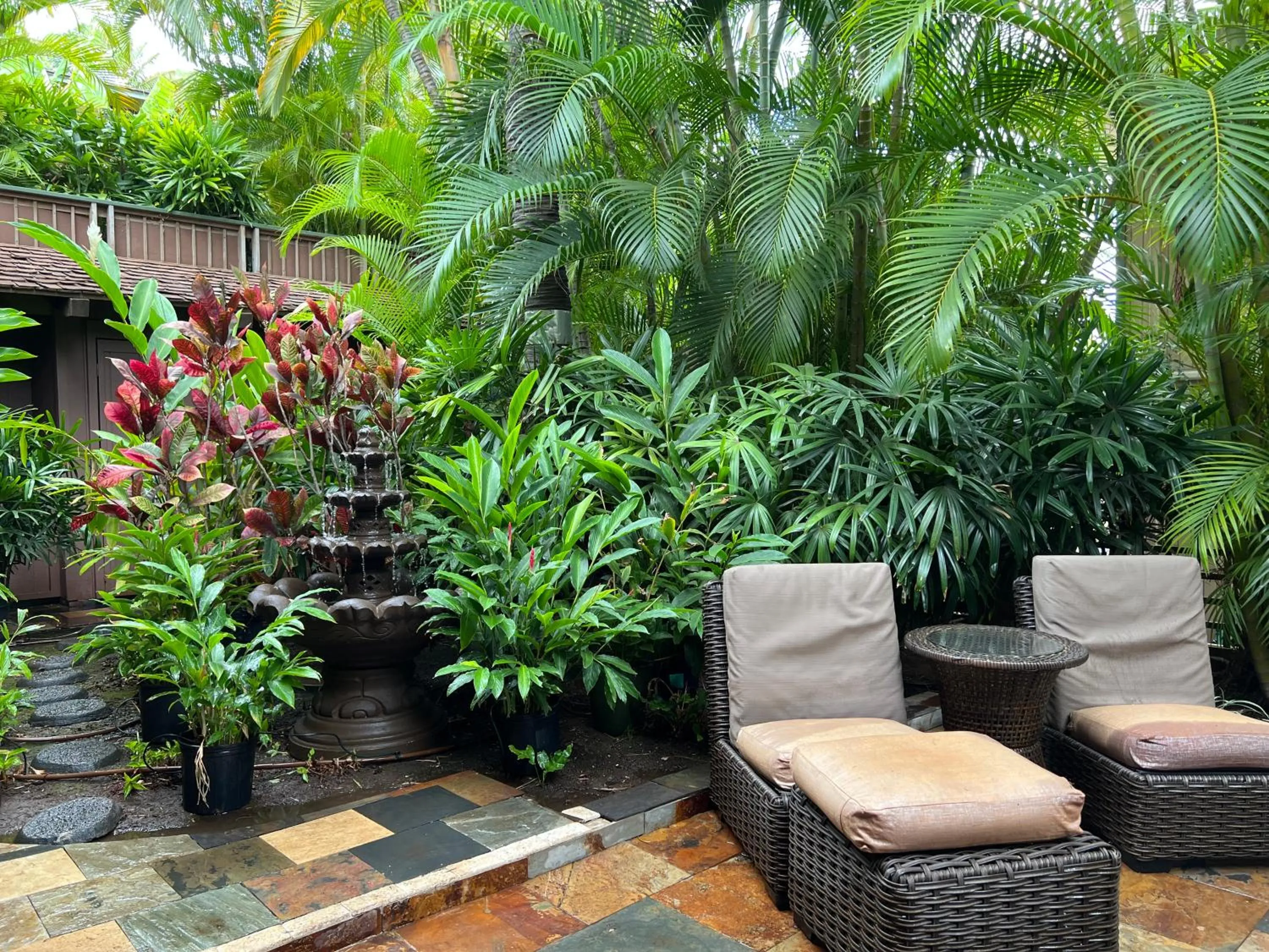 Patio in Maui What a Wonderful World Bed & Breakfast