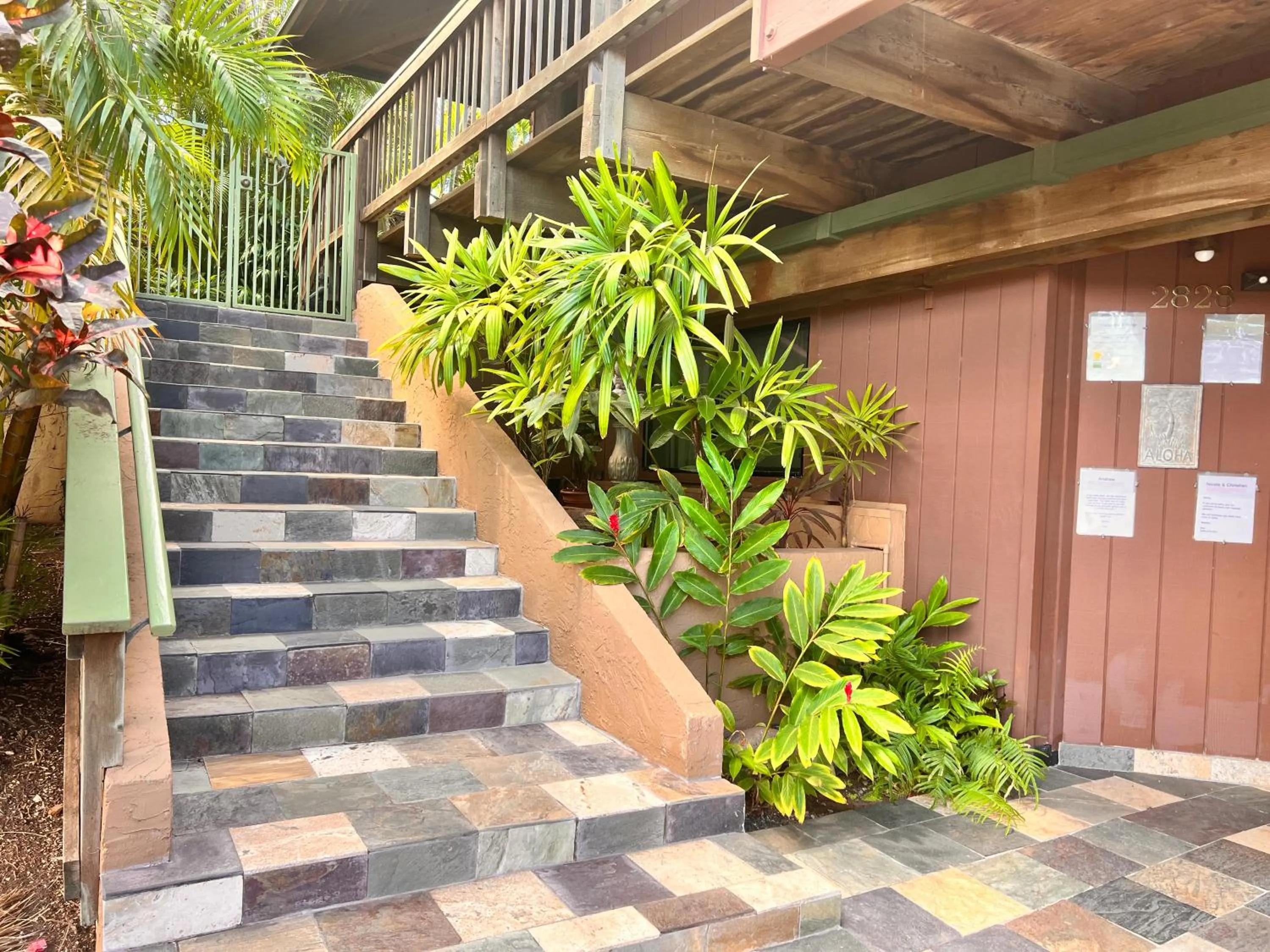 Property building in Maui What a Wonderful World Bed & Breakfast