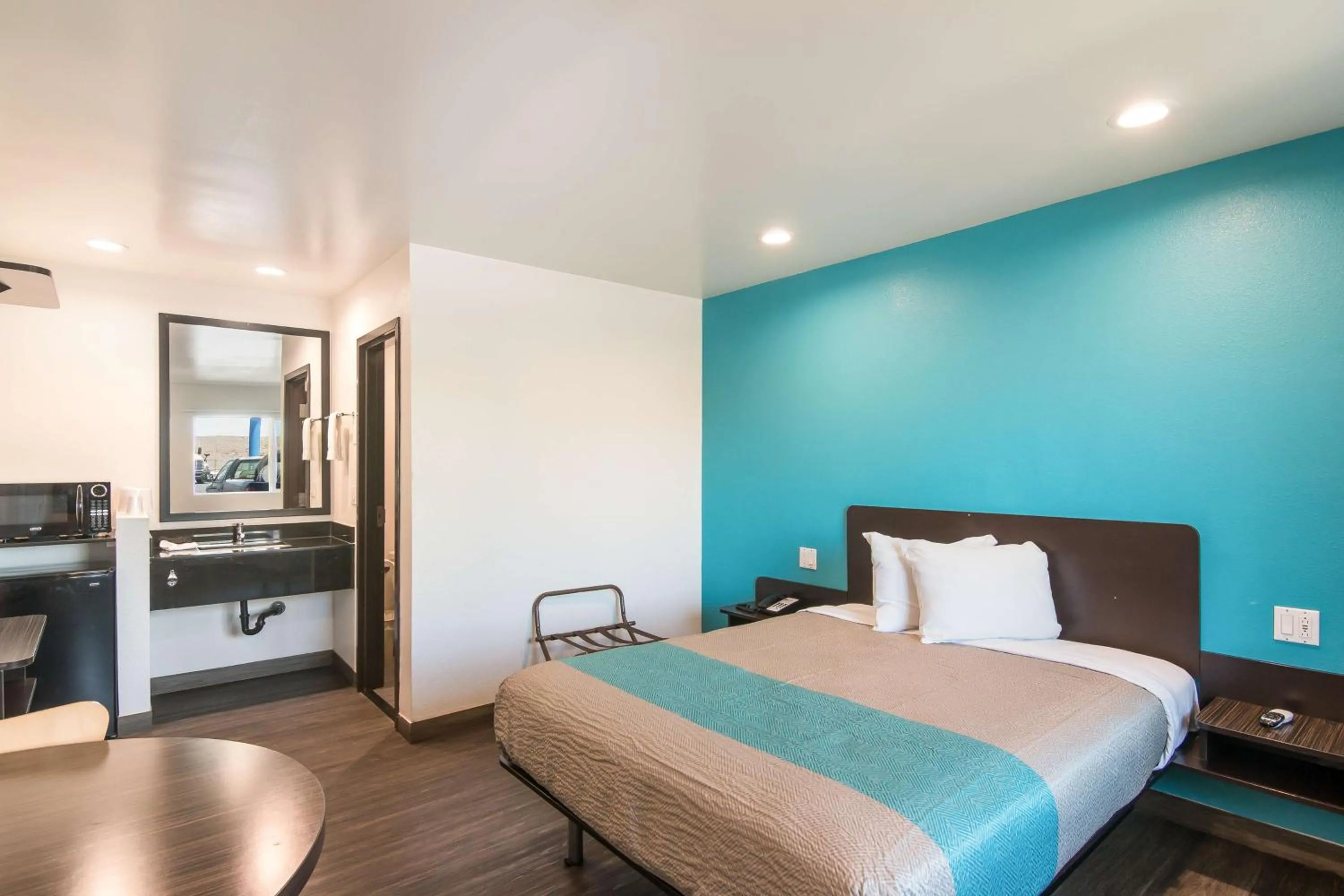 Photo of the whole room, Bed in Motel 6-South El Monte, CA - Los Angeles