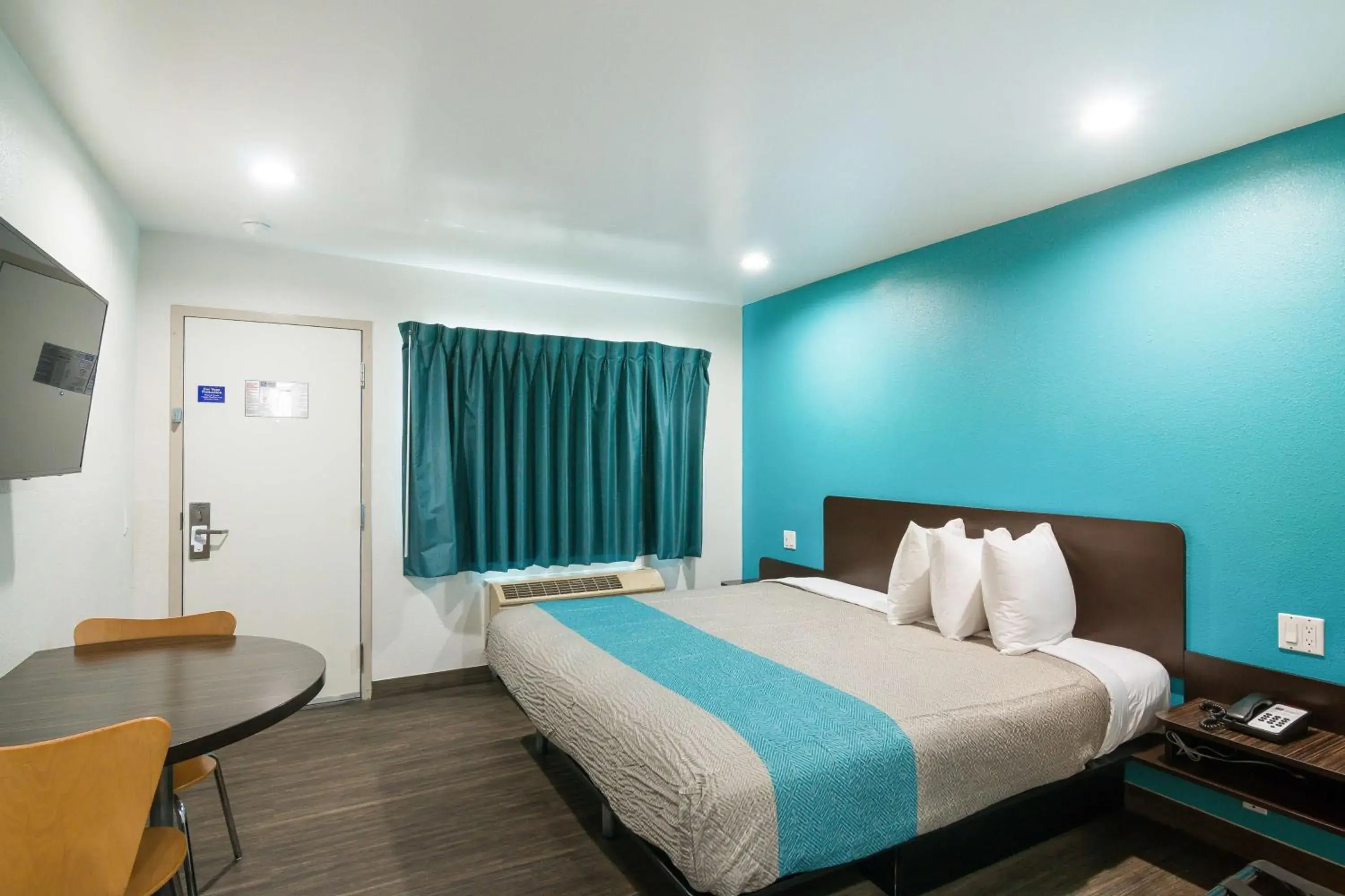 Photo of the whole room, Bed in Motel 6-South El Monte, CA - Los Angeles Photo of the whole room, Bed in Motel 6-South El Monte, CA - Los Angeles