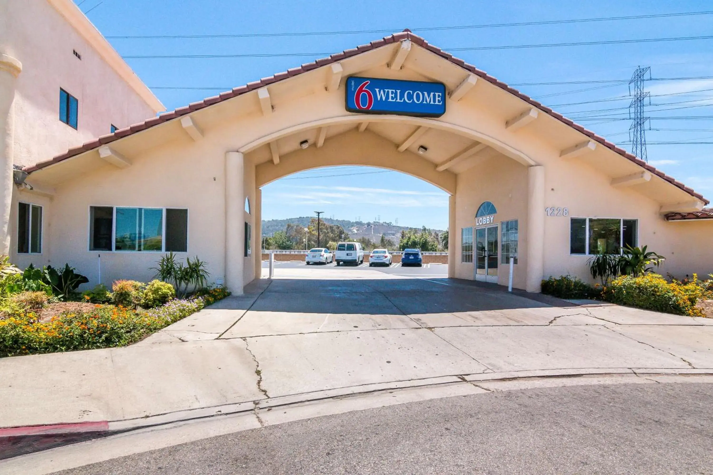 Property building in Motel 6-South El Monte, CA - Los Angeles Property building in Motel 6-South El Monte, CA - Los Angeles