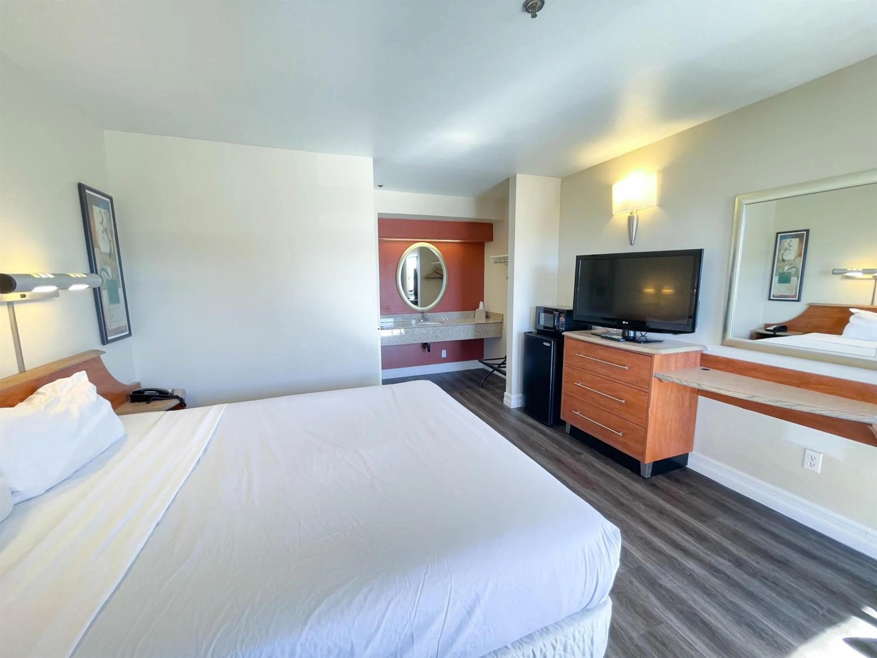 Lounge or bar, Bed in Motel 6 Barstow, CA I15 and Lenwood Road