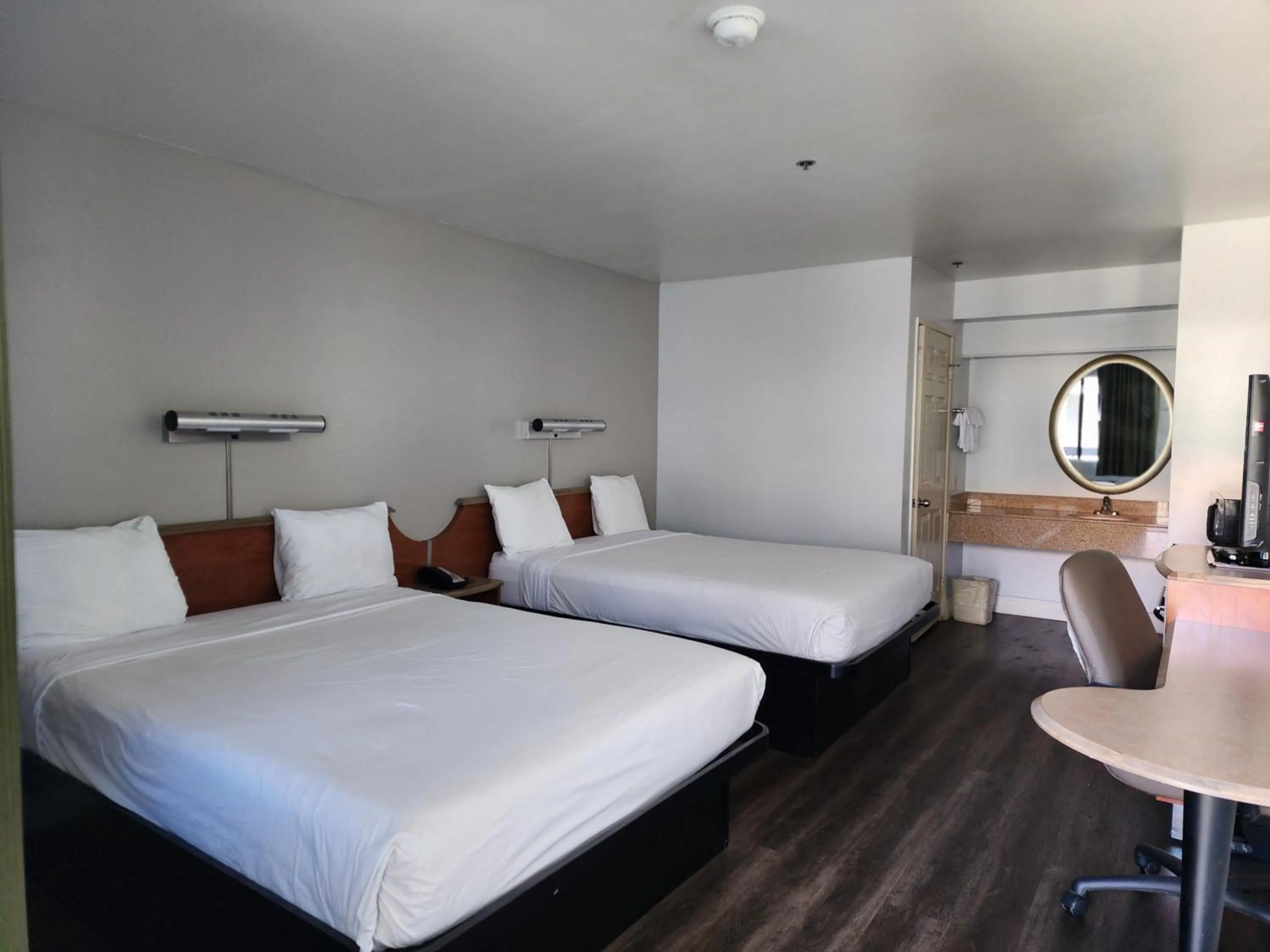 Bed in Motel 6 Barstow, CA I15 and Lenwood Road