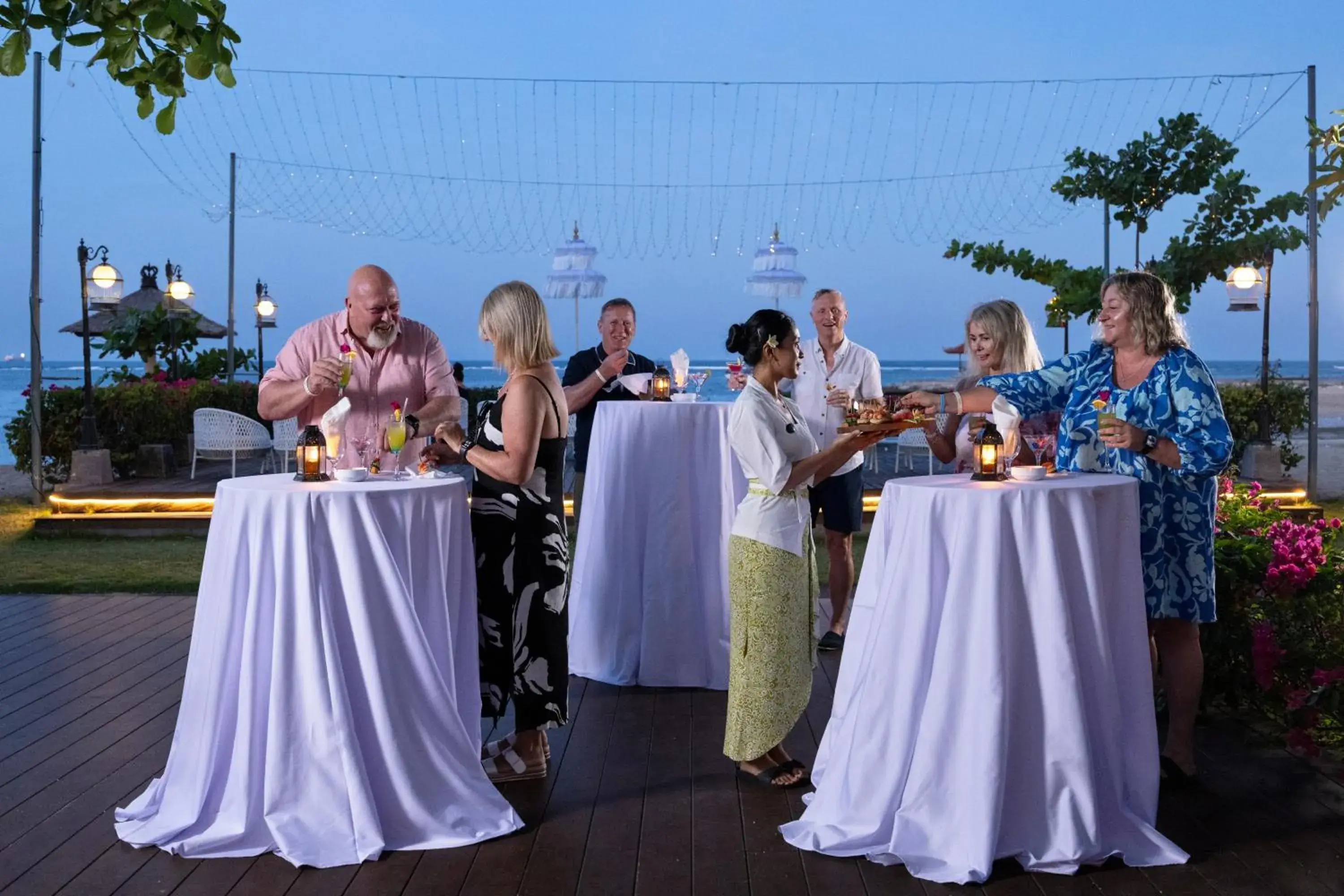 Lounge or bar in Bali Tropic Resort & Spa - CHSE Certified Lounge or bar in Bali Tropic Resort & Spa - CHSE Certified