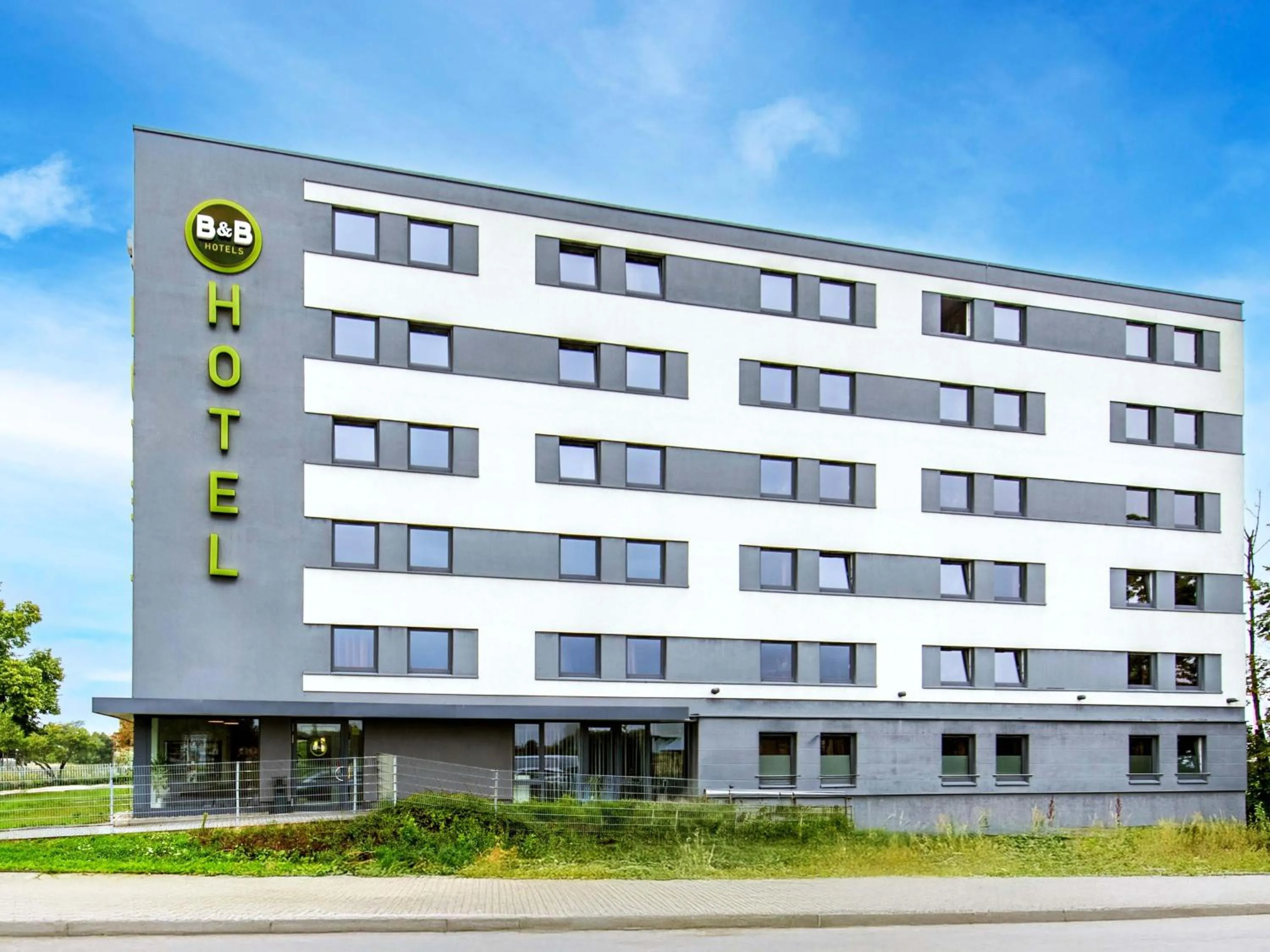 Property building in B&B Hotel Regensburg-City