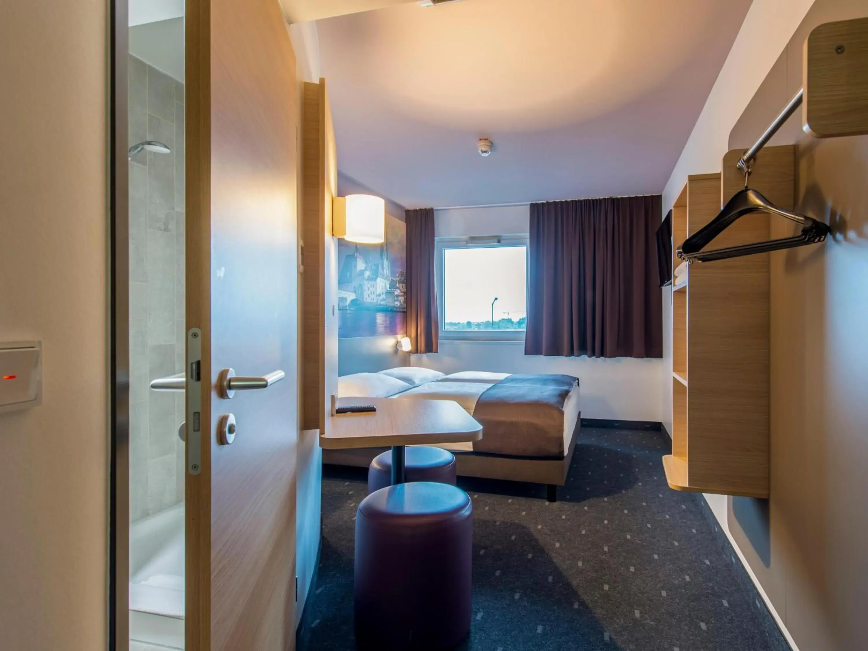 Photo of the whole room, Bathroom in B&B Hotel Regensburg