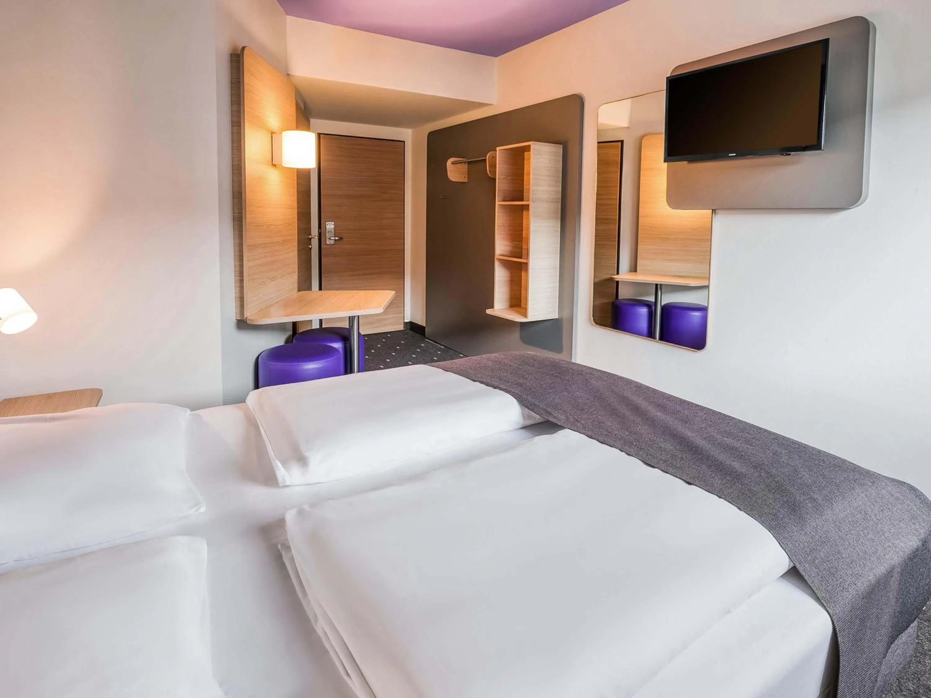 Photo of the whole room, Bed in B&B Hotel Stuttgart-Vaihingen