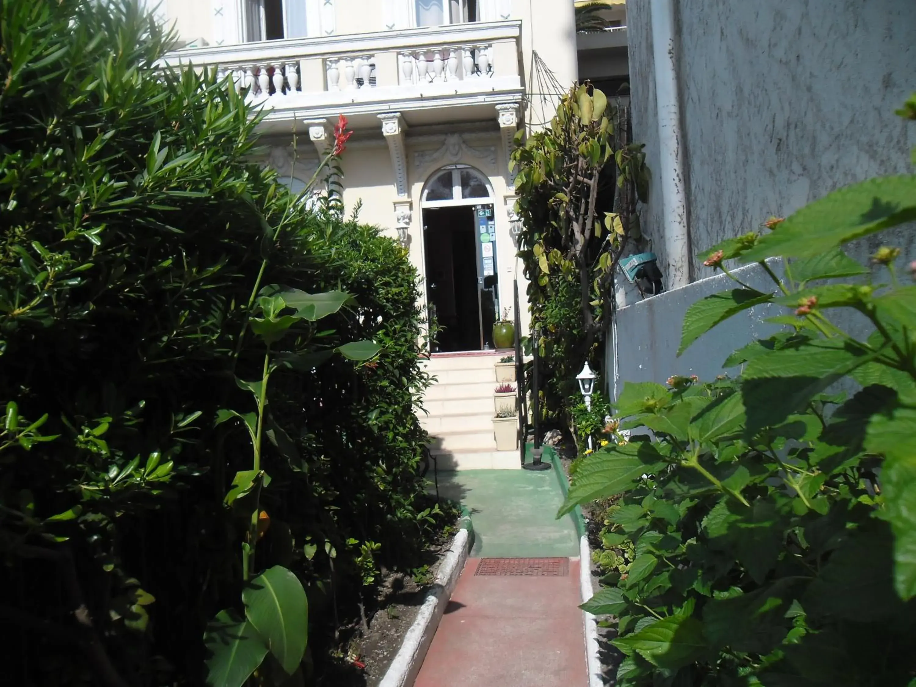 Facade/entrance in Villa Eden