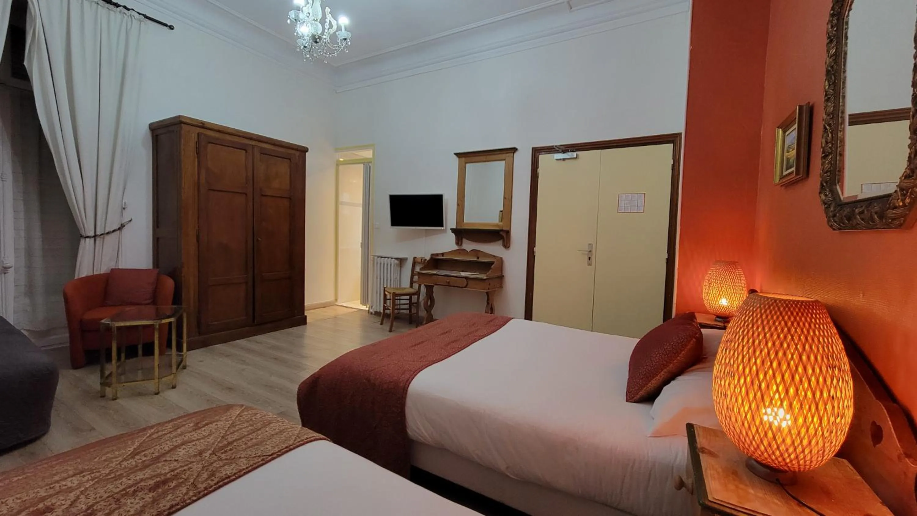 Photo of the whole room in Villa Eden