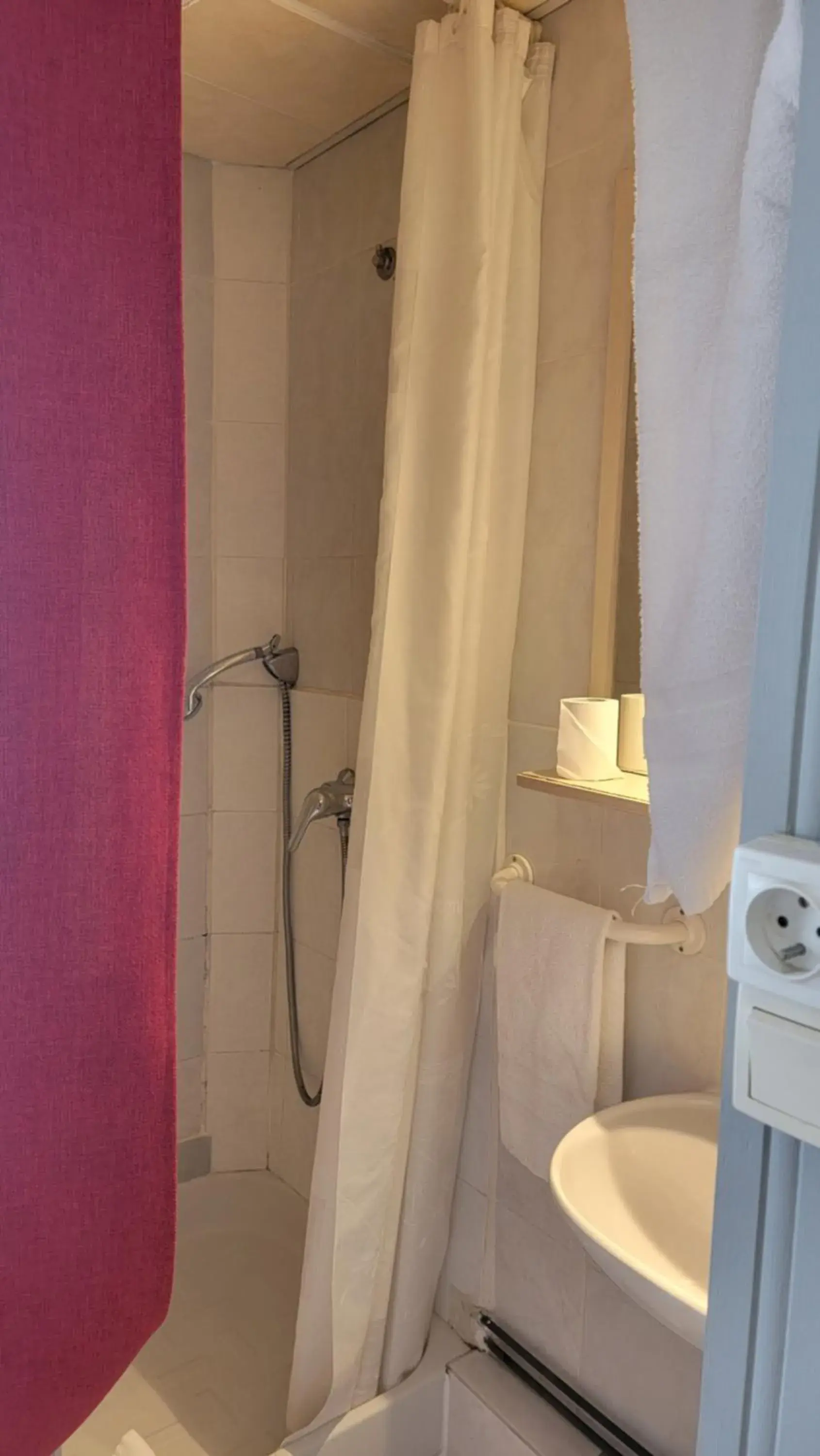 Shower, Bathroom in Villa Eden