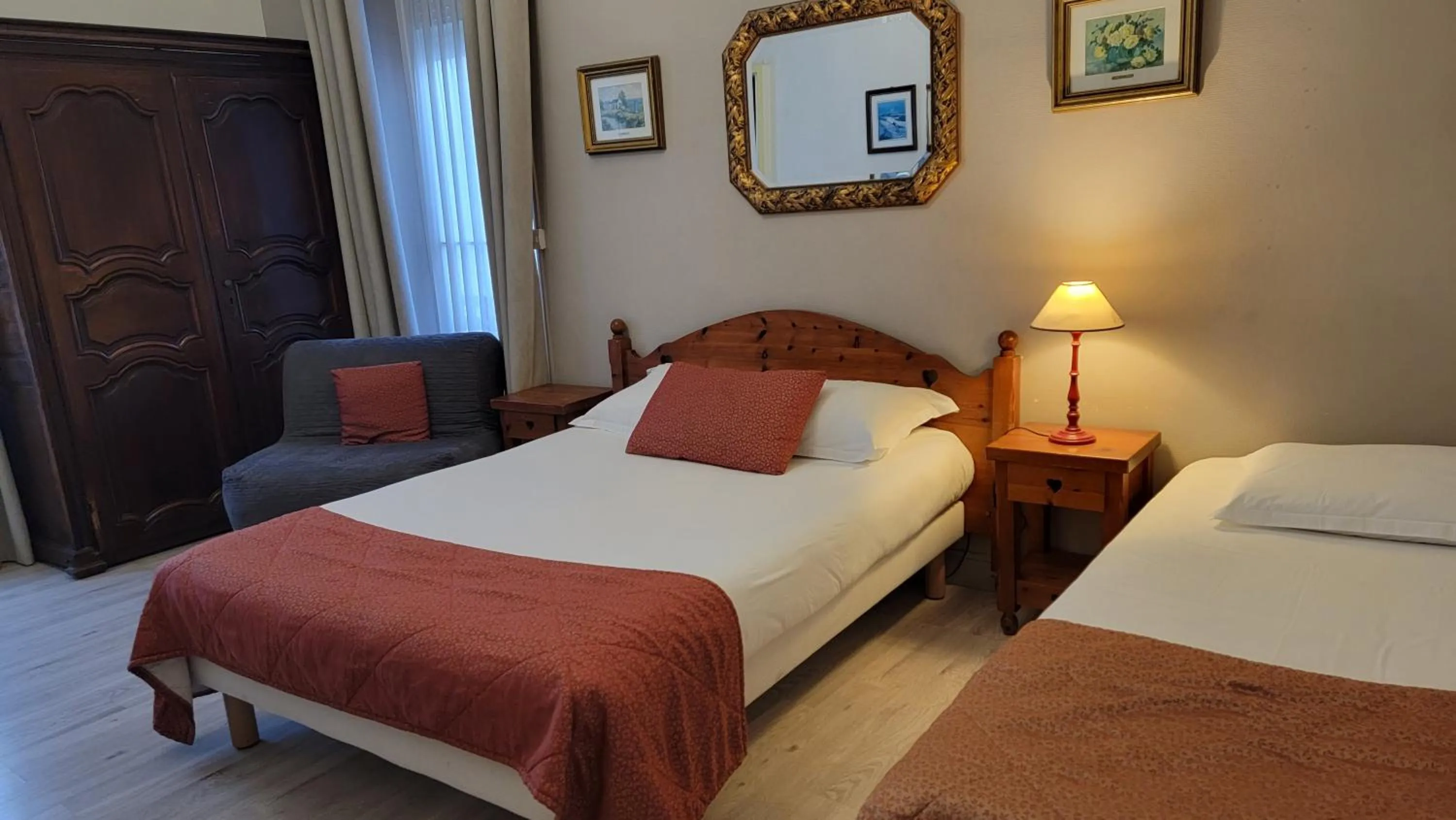 Photo of the whole room in Villa Eden