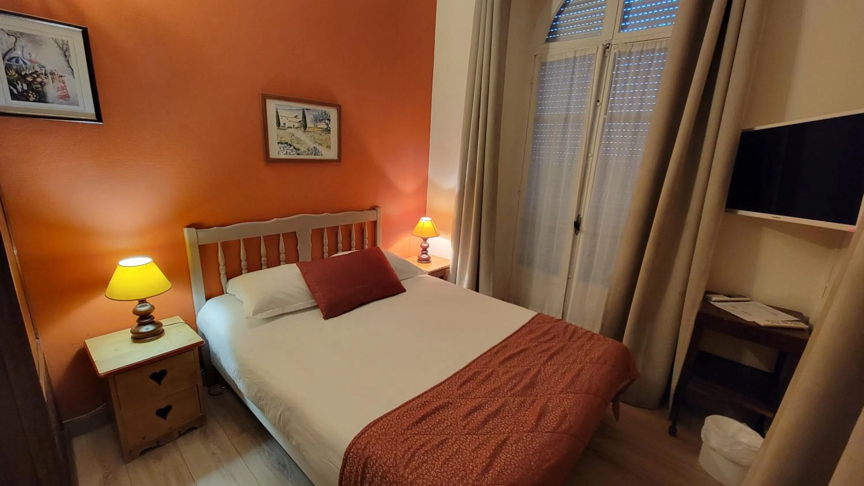 Photo of the whole room in Villa Eden