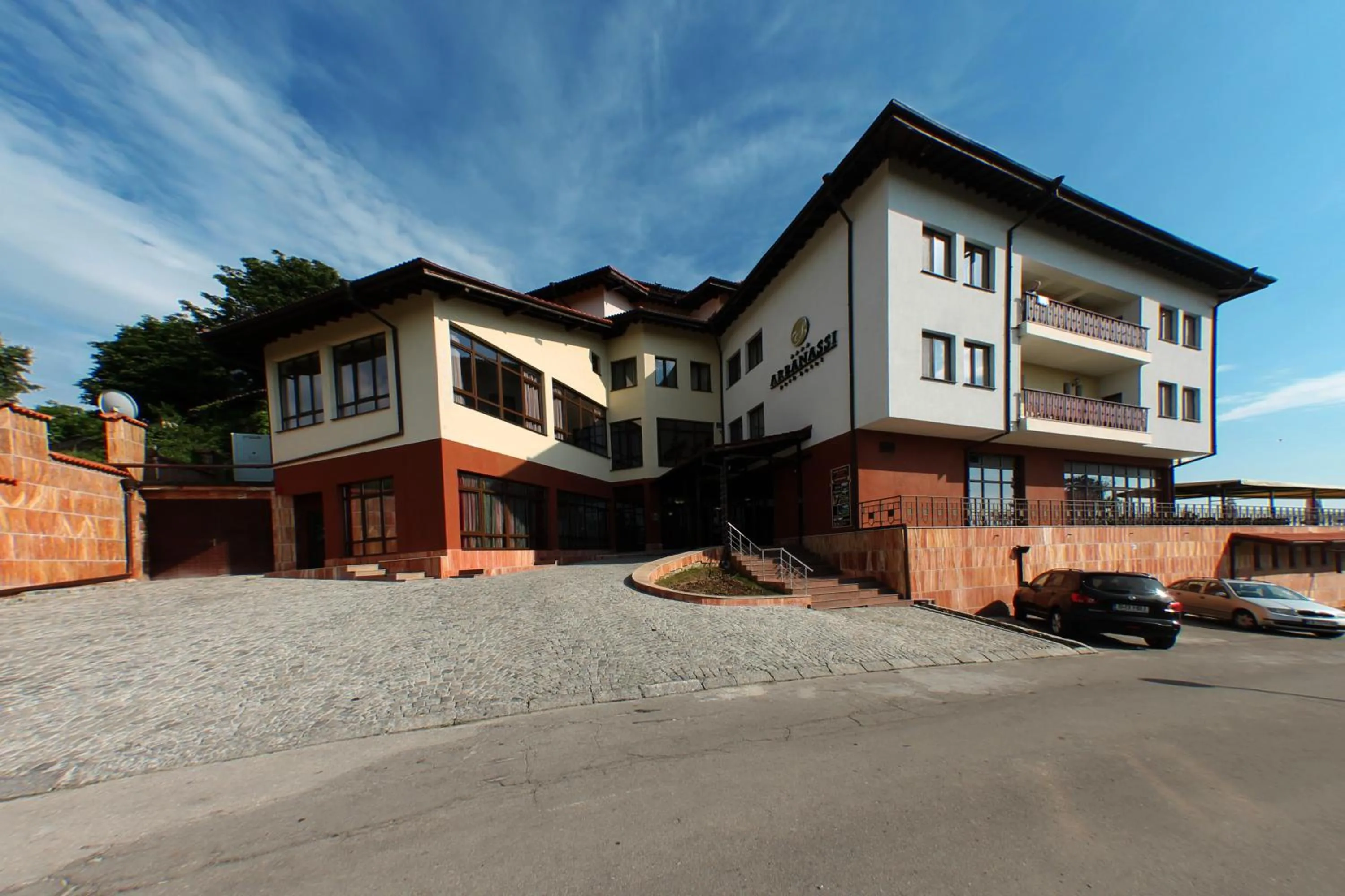 Facade/entrance in Park Hotel Arbanassi