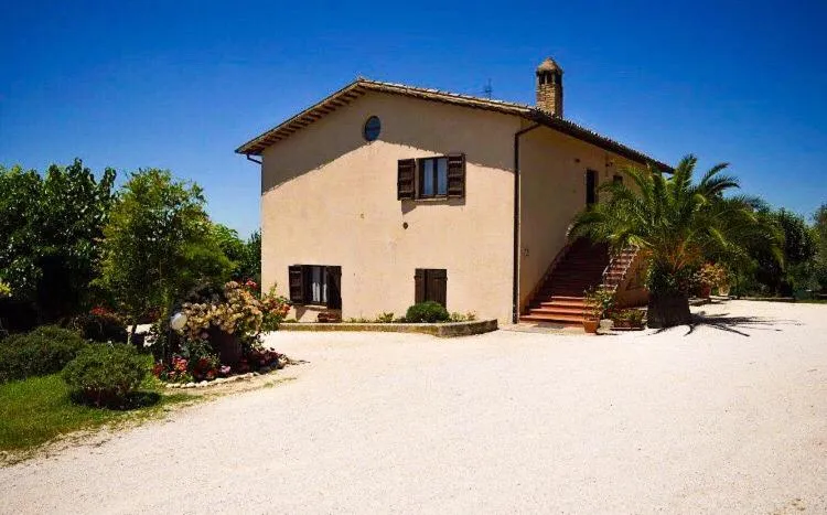 Facade/entrance in Cardinal Girolamo