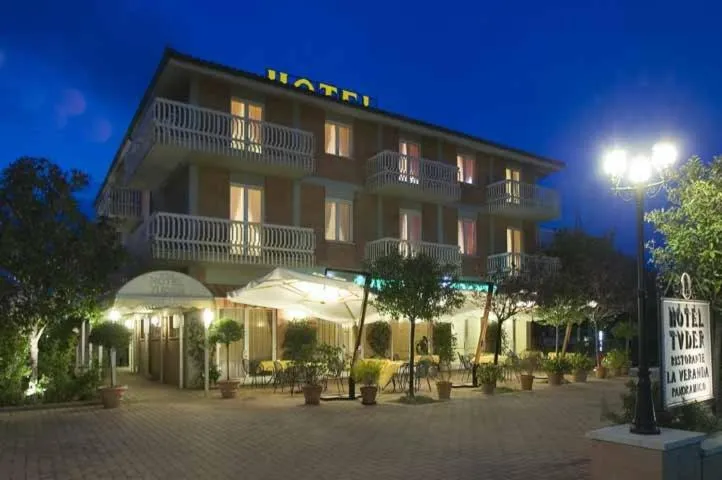 Facade/entrance in Hotel Tuder