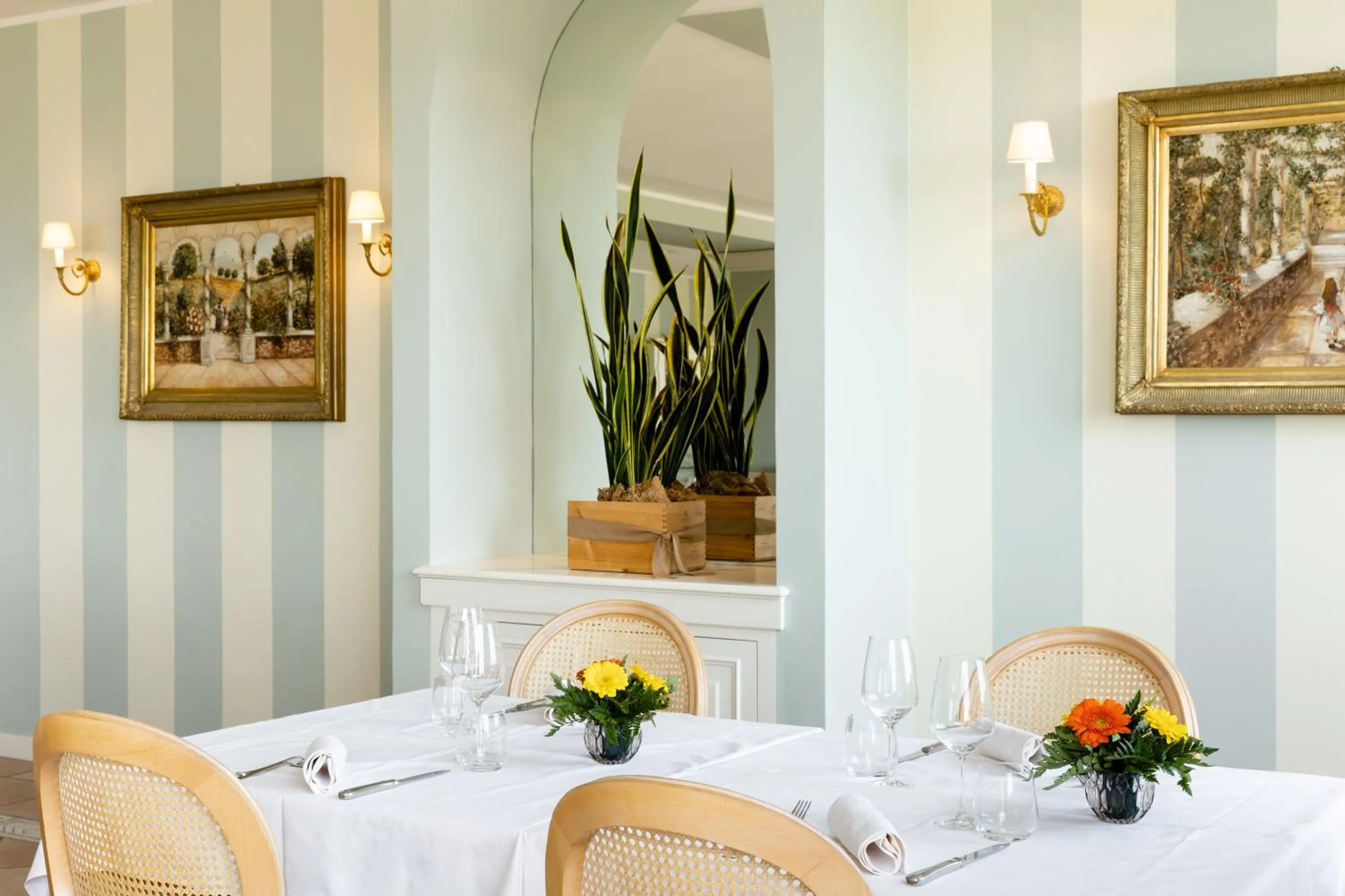 Restaurant/places to eat in Hotel Tuder