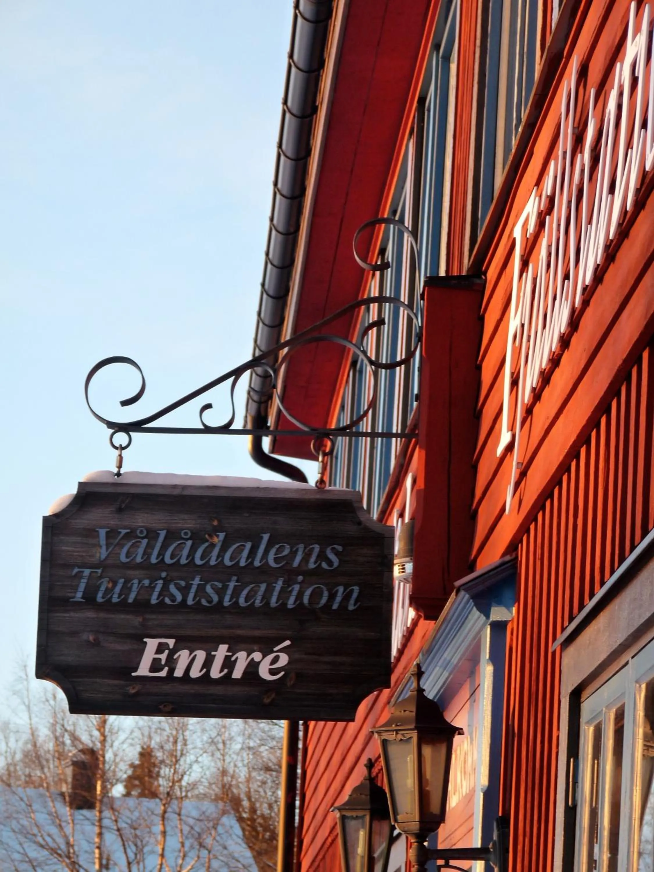 Facade/entrance in Vålådalens Fjällstation