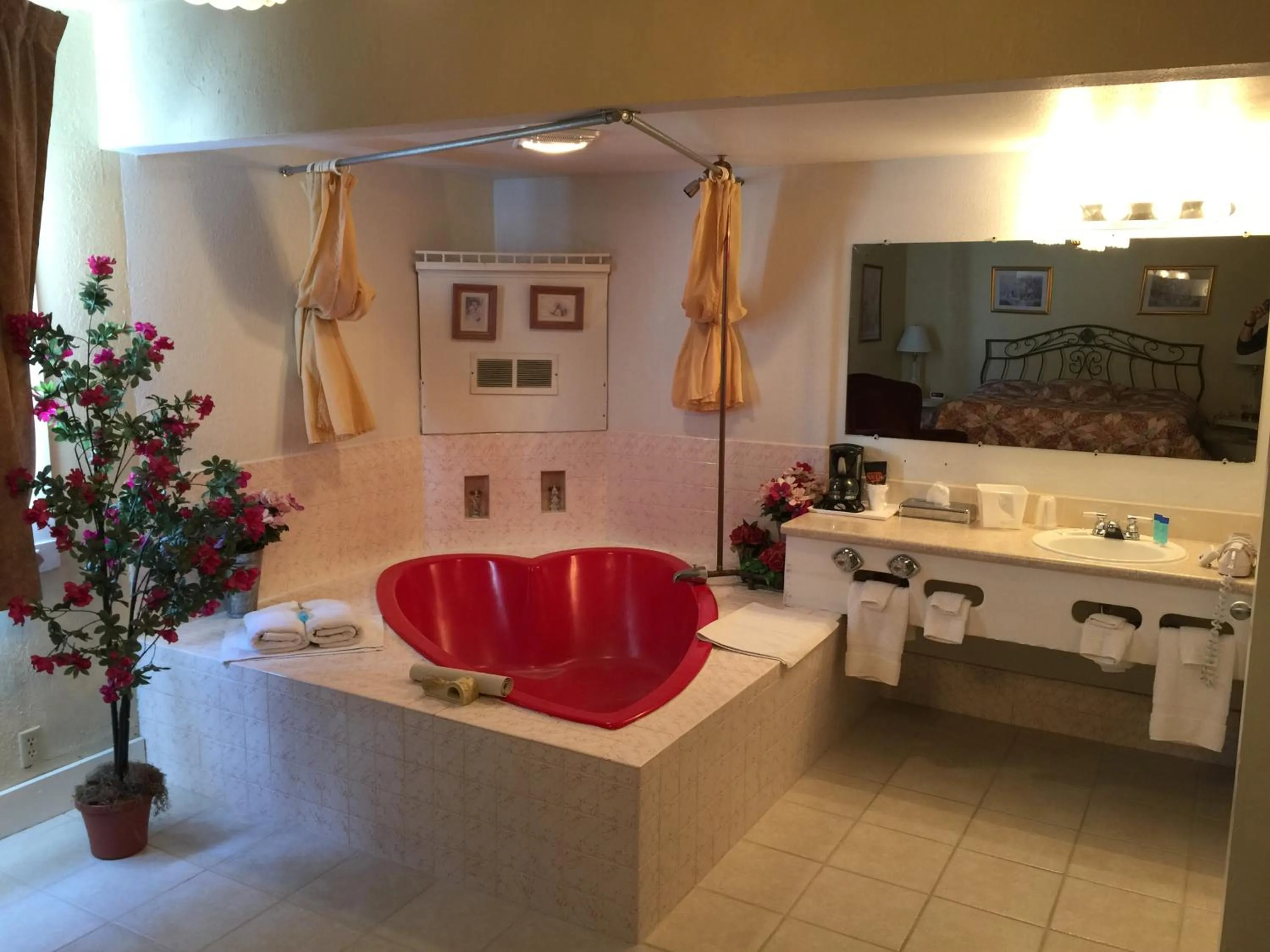 Hot Tub in Don Q Inn