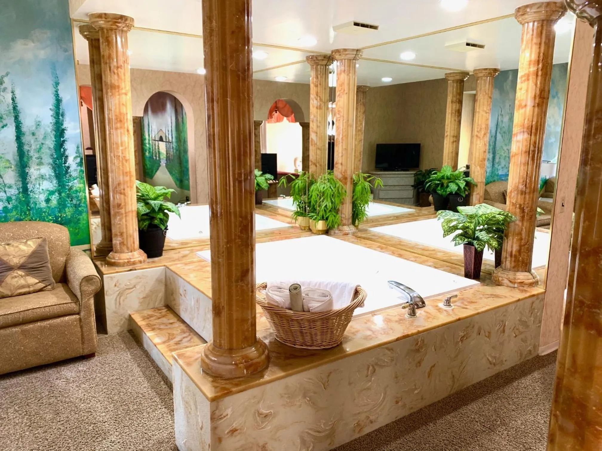 Hot Tub in Don Q Inn