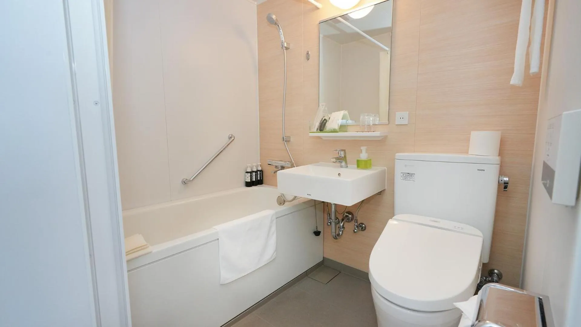 Shower in Airport Hotel Kumamoto