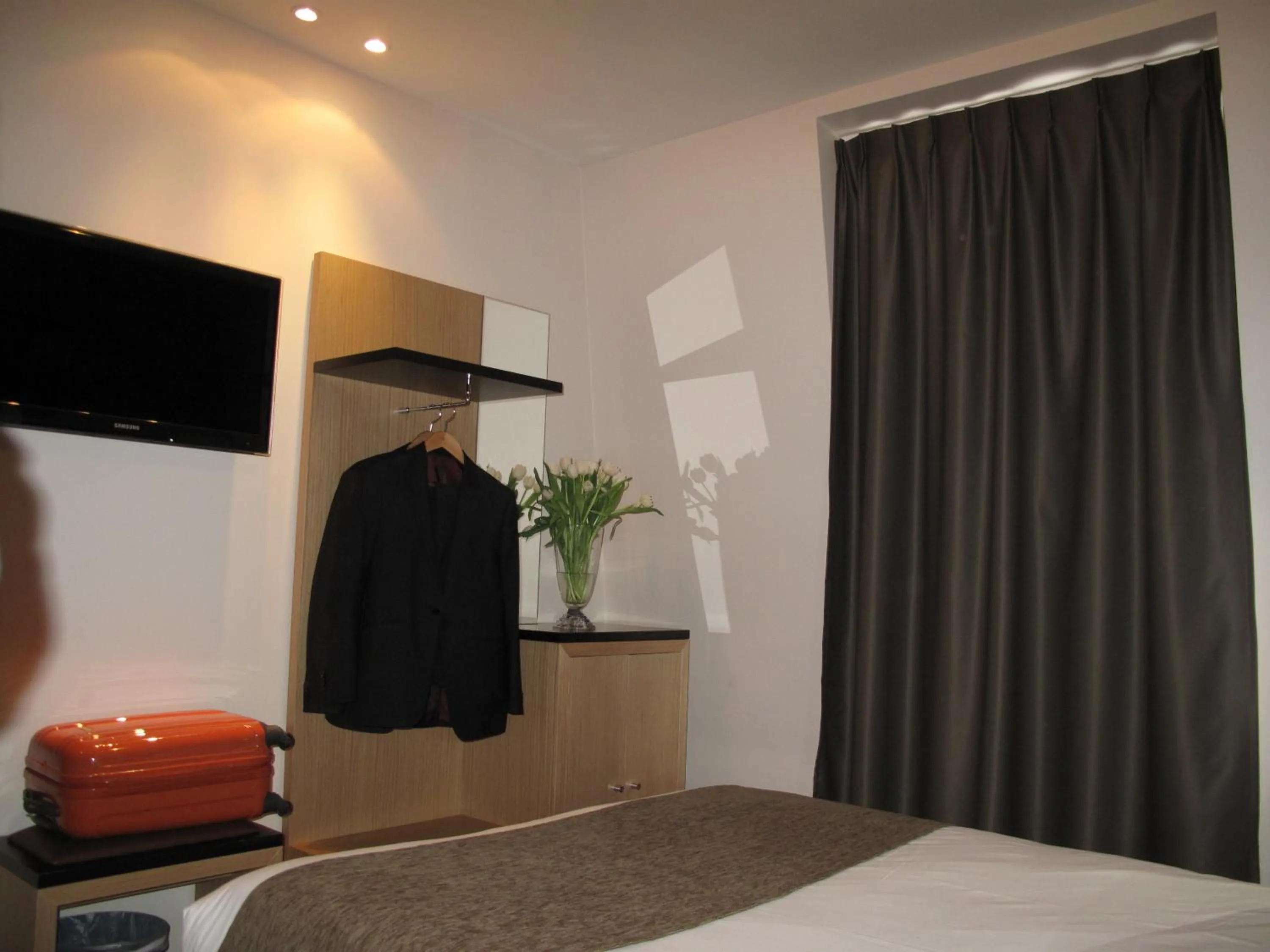 Bed in Source Hôtel