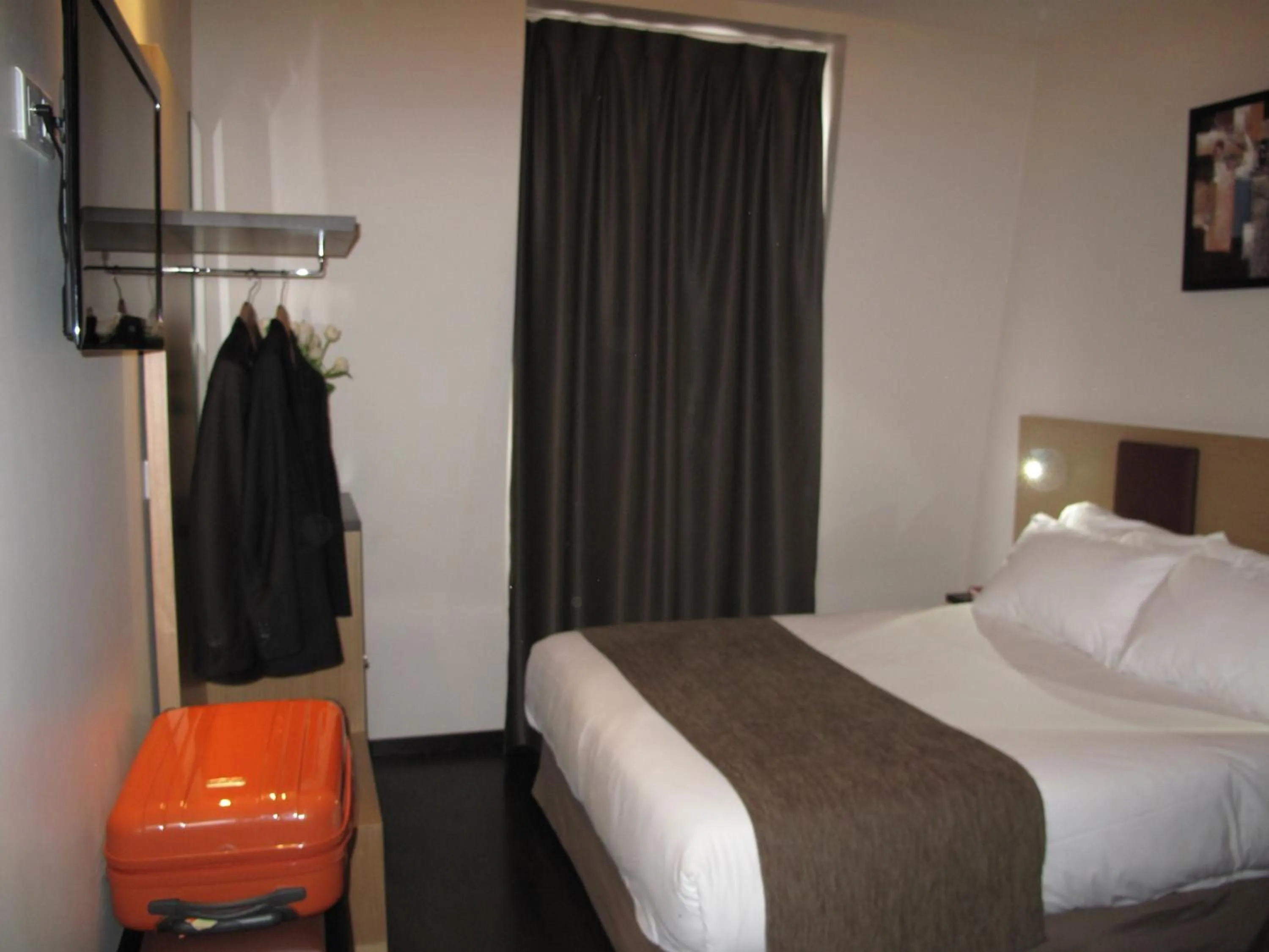 Bed in Source Hôtel