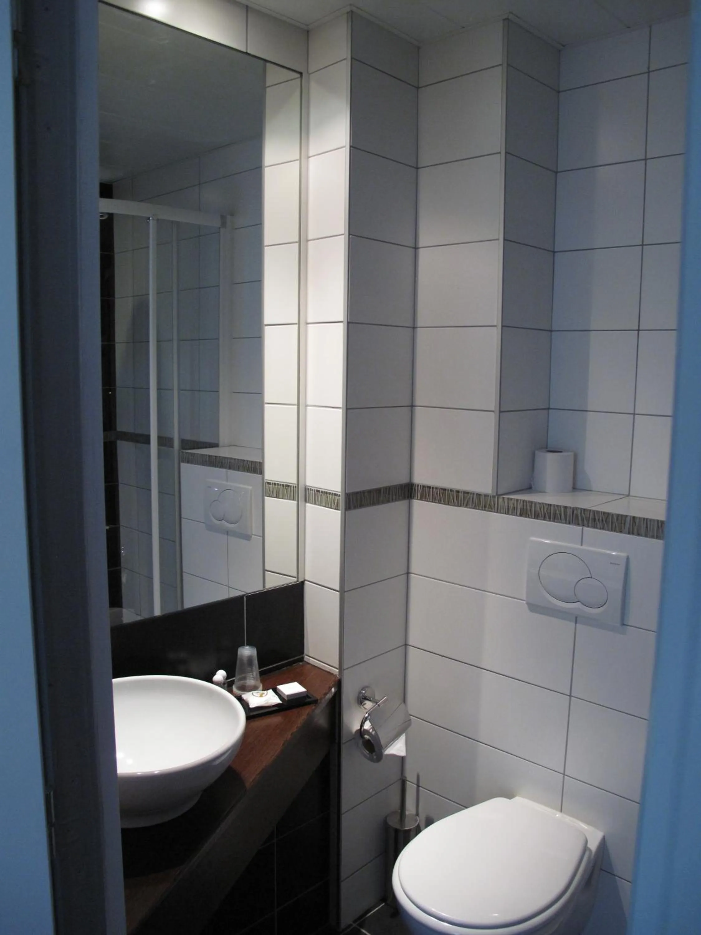 Bathroom in Source Hôtel