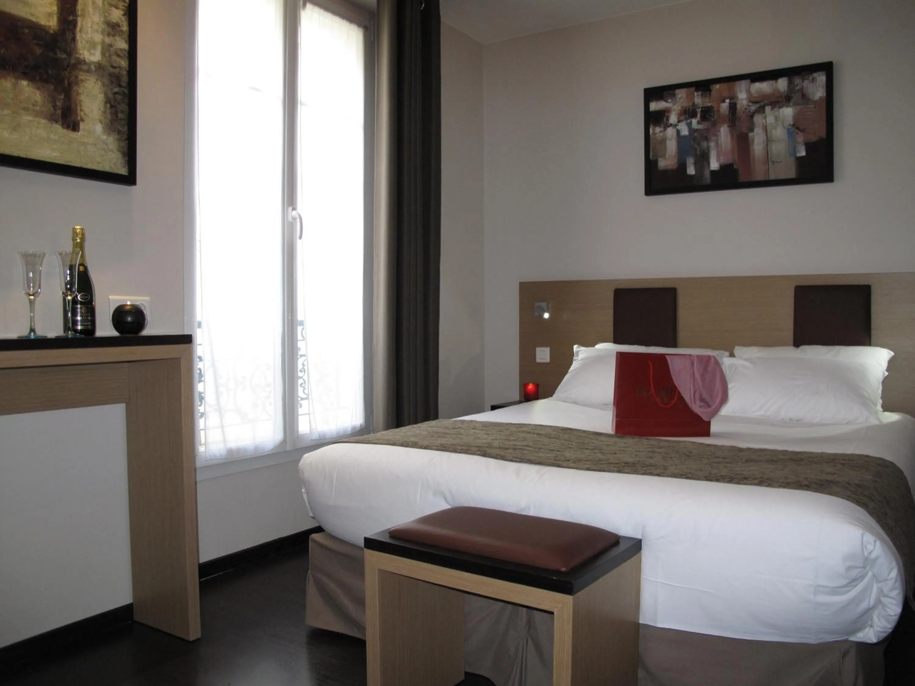 Bed in Source Hôtel