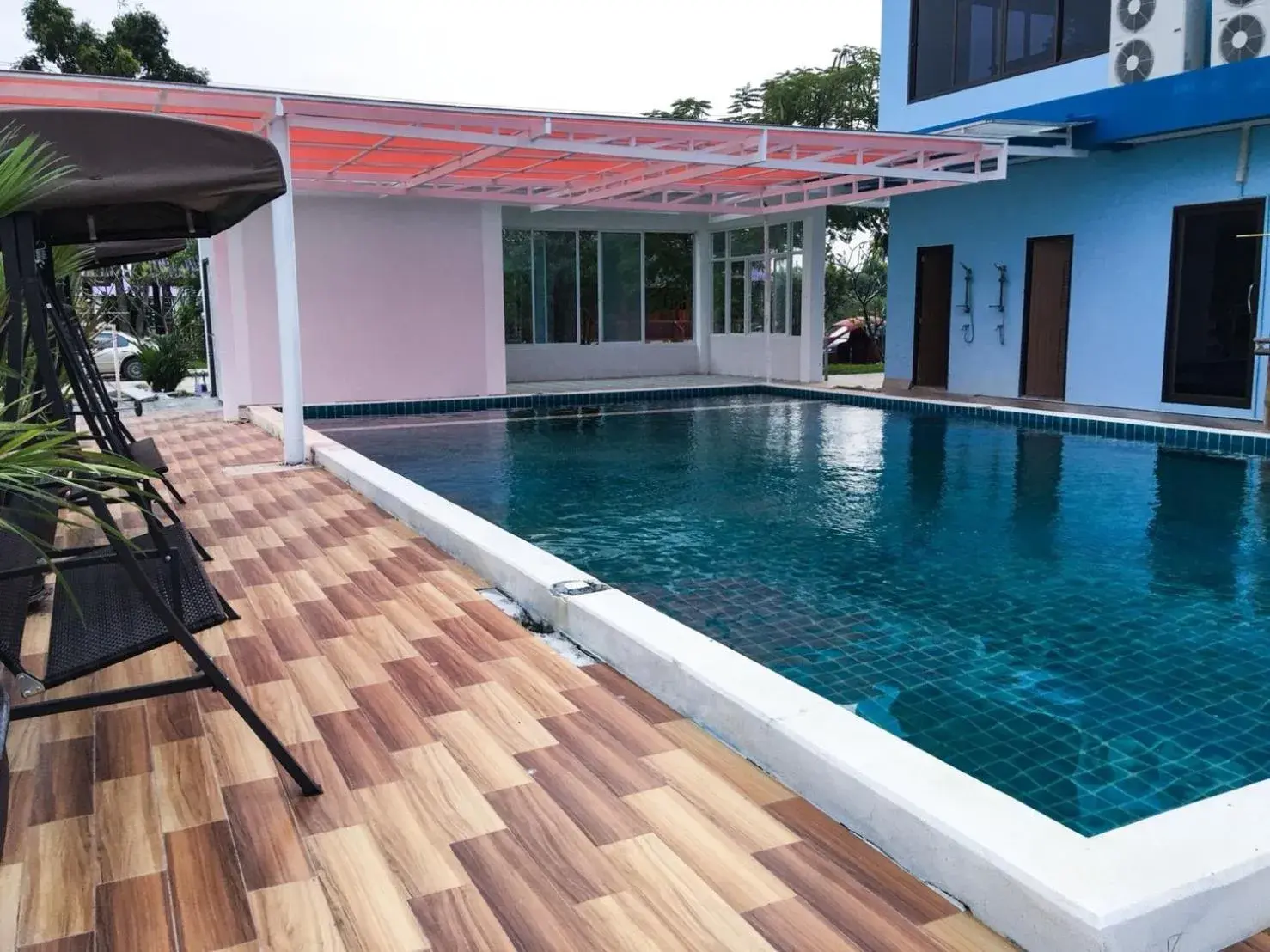 Swimming pool in Menam Resort Swimming pool in Menam Resort