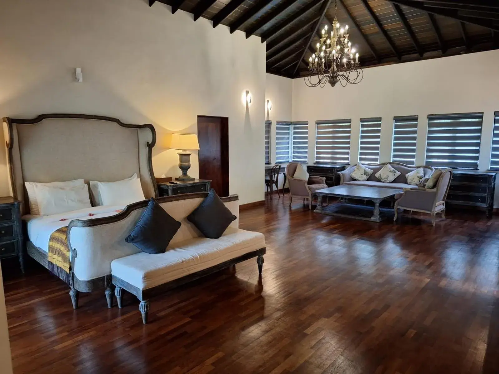 Suite in The Deer Park Hotel Suite in The Deer Park Hotel