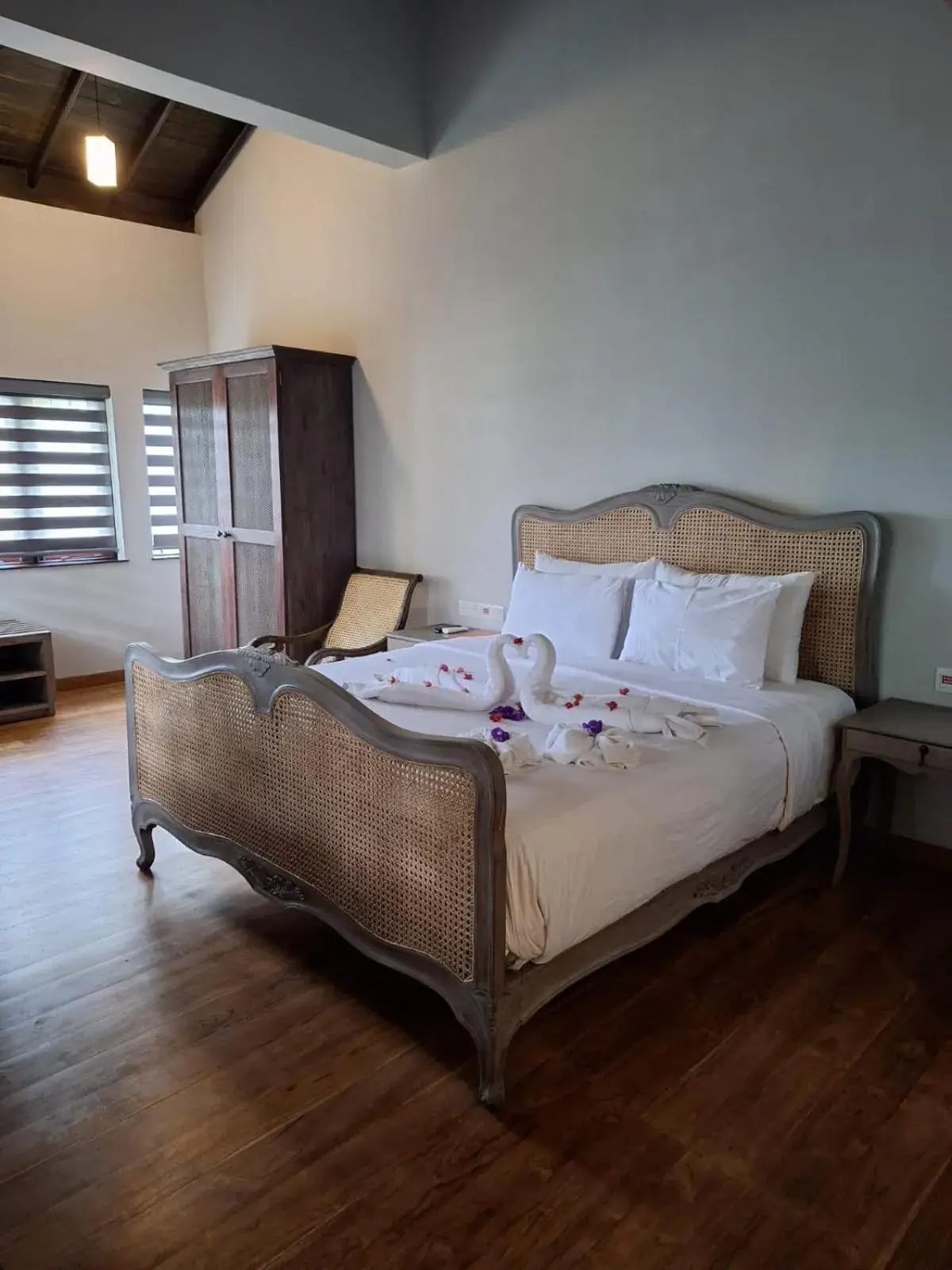 King Room with Lake View in The Deer Park Hotel King Room with Lake View in The Deer Park Hotel