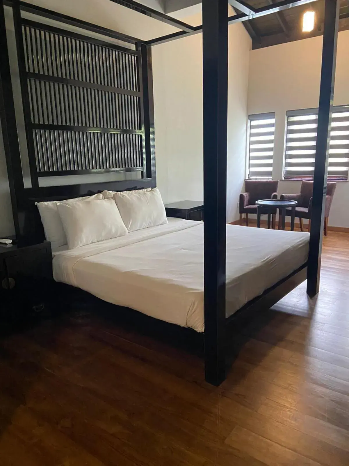 Bedroom, Bed in The Deer Park Hotel Bedroom, Bed in The Deer Park Hotel