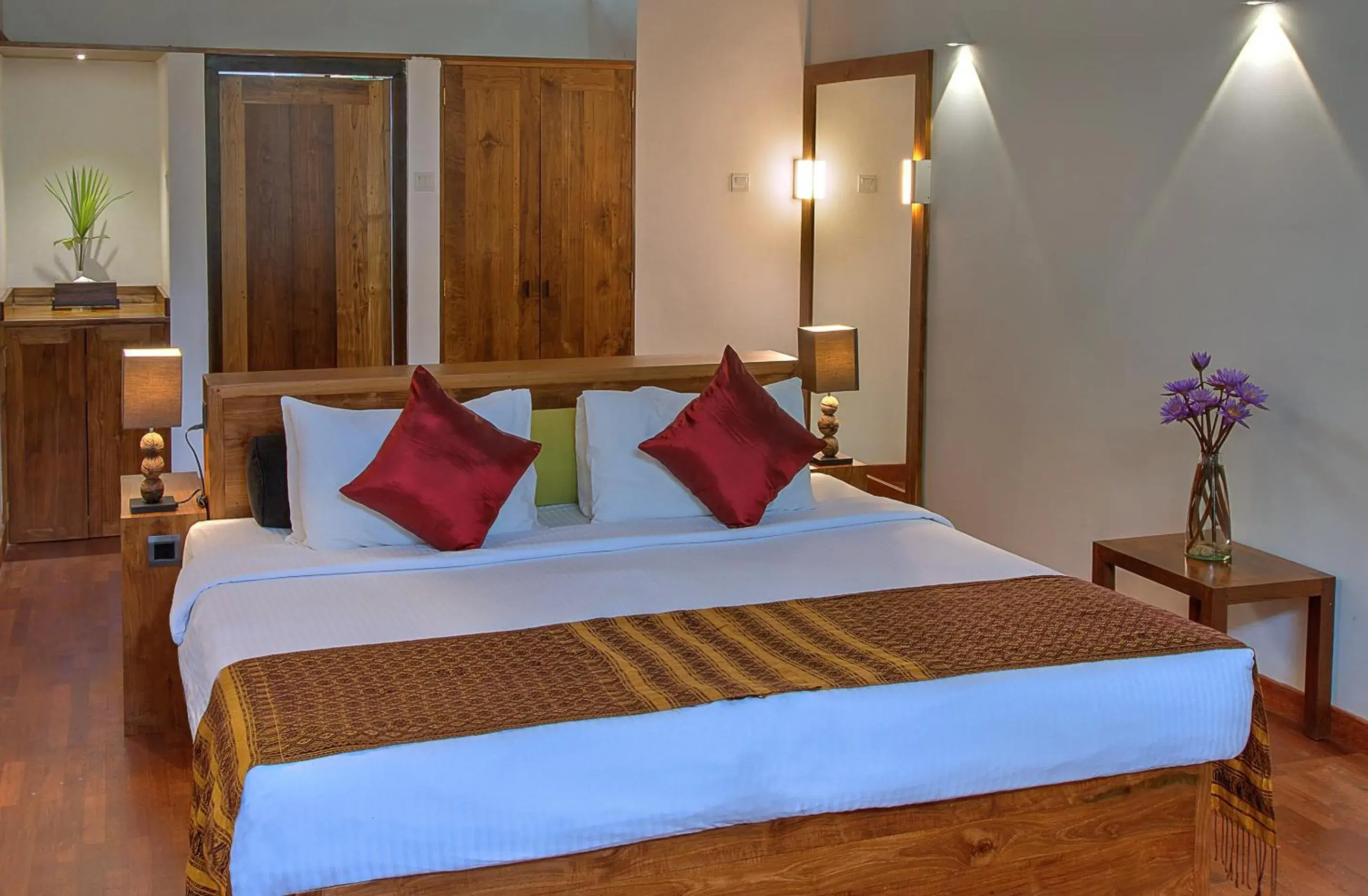 Deluxe King Room in The Deer Park Hotel Deluxe King Room in The Deer Park Hotel