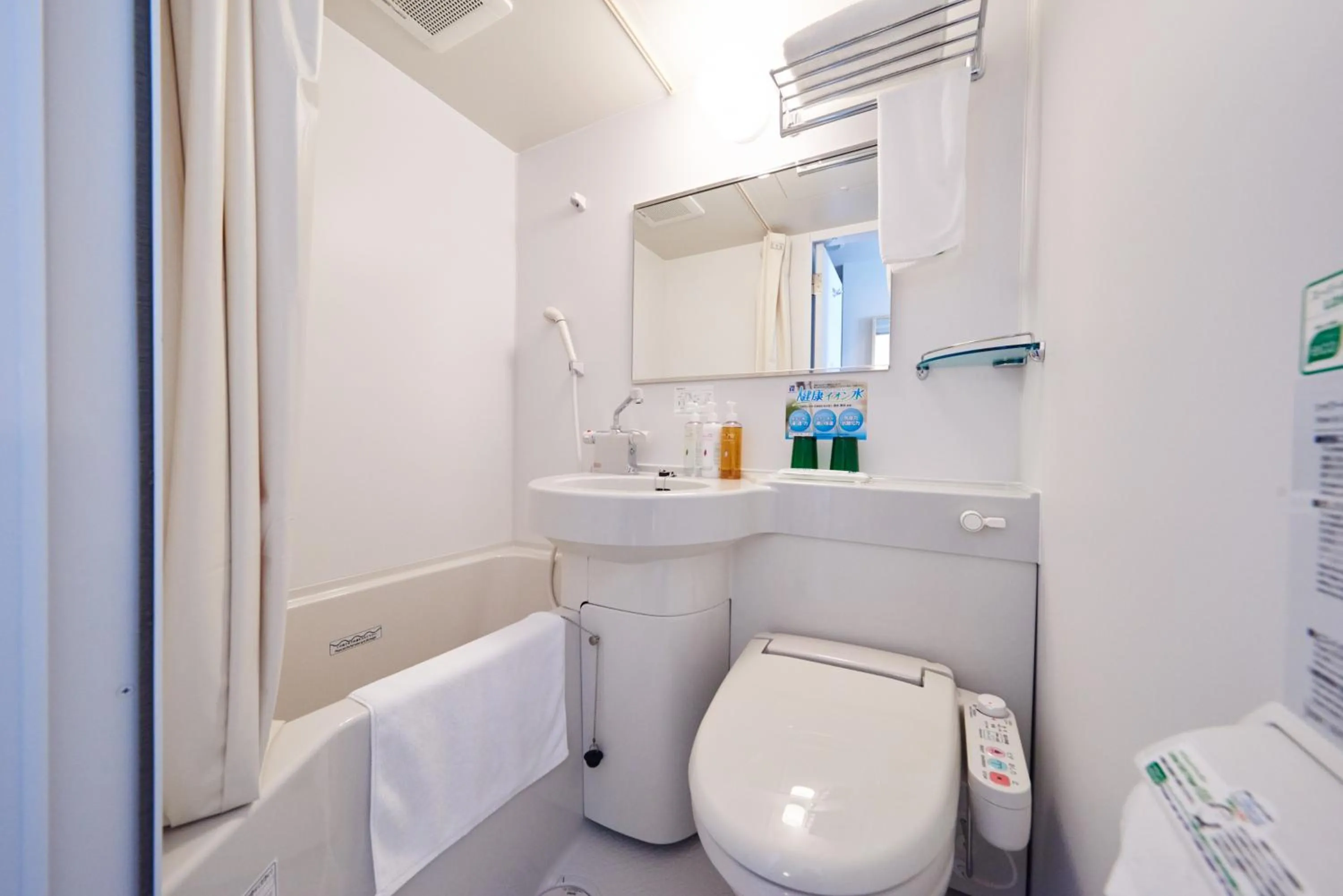 Shower in Super Hotel JR Nara Ekimae Sanjo Dori