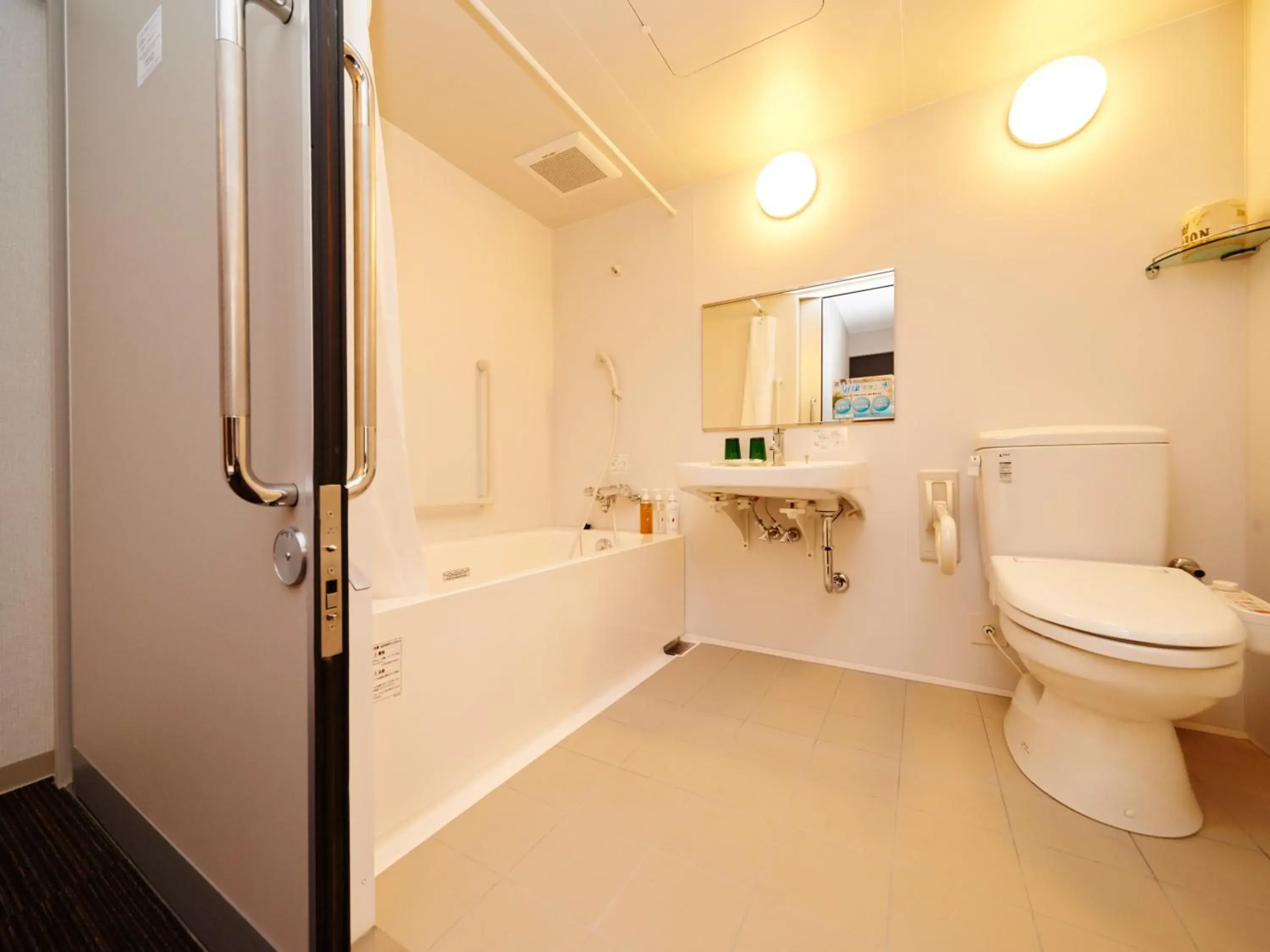 Photo of the whole room in Super Hotel JR Nara Ekimae Sanjo Dori Photo of the whole room in Super Hotel JR Nara Ekimae Sanjo Dori