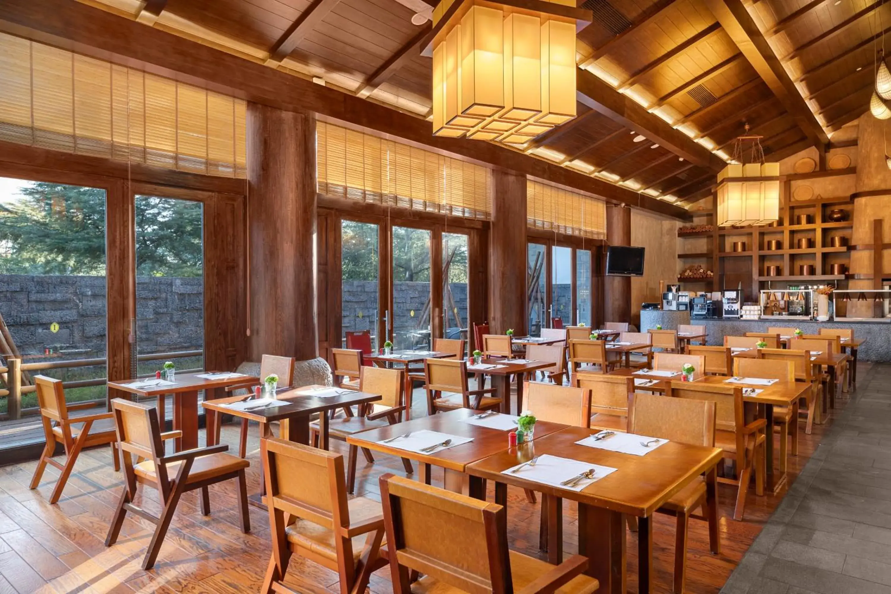 Restaurant/places to eat in InterContinental Lijiang Ancient Town Resort by IHG Restaurant/places to eat in InterContinental Lijiang Ancient Town Resort by IHG