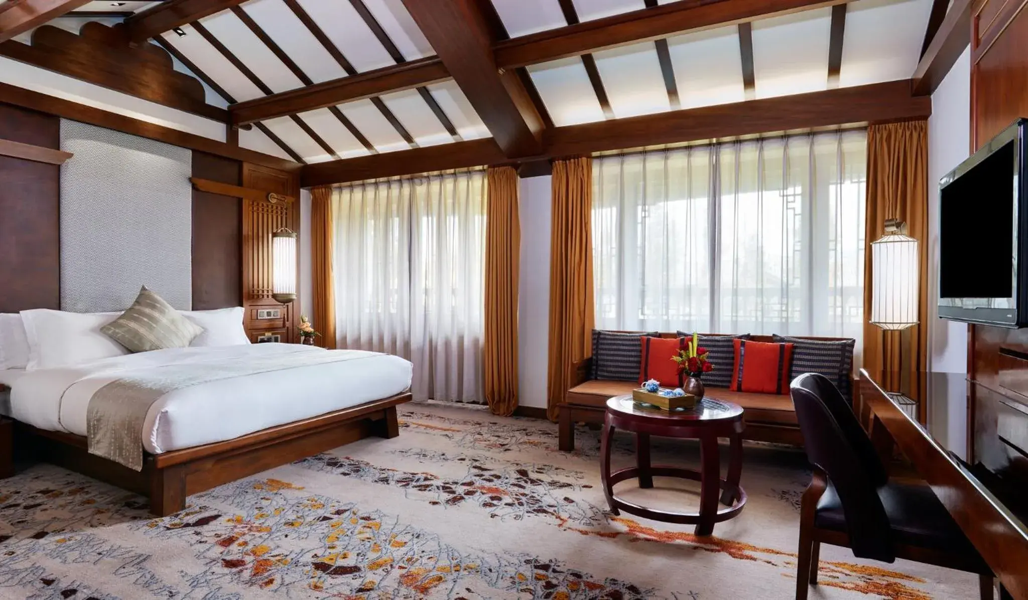 Classic King Room with Garden View in InterContinental Lijiang Ancient Town Resort by IHG Classic King Room with Garden View in InterContinental Lijiang Ancient Town Resort by IHG