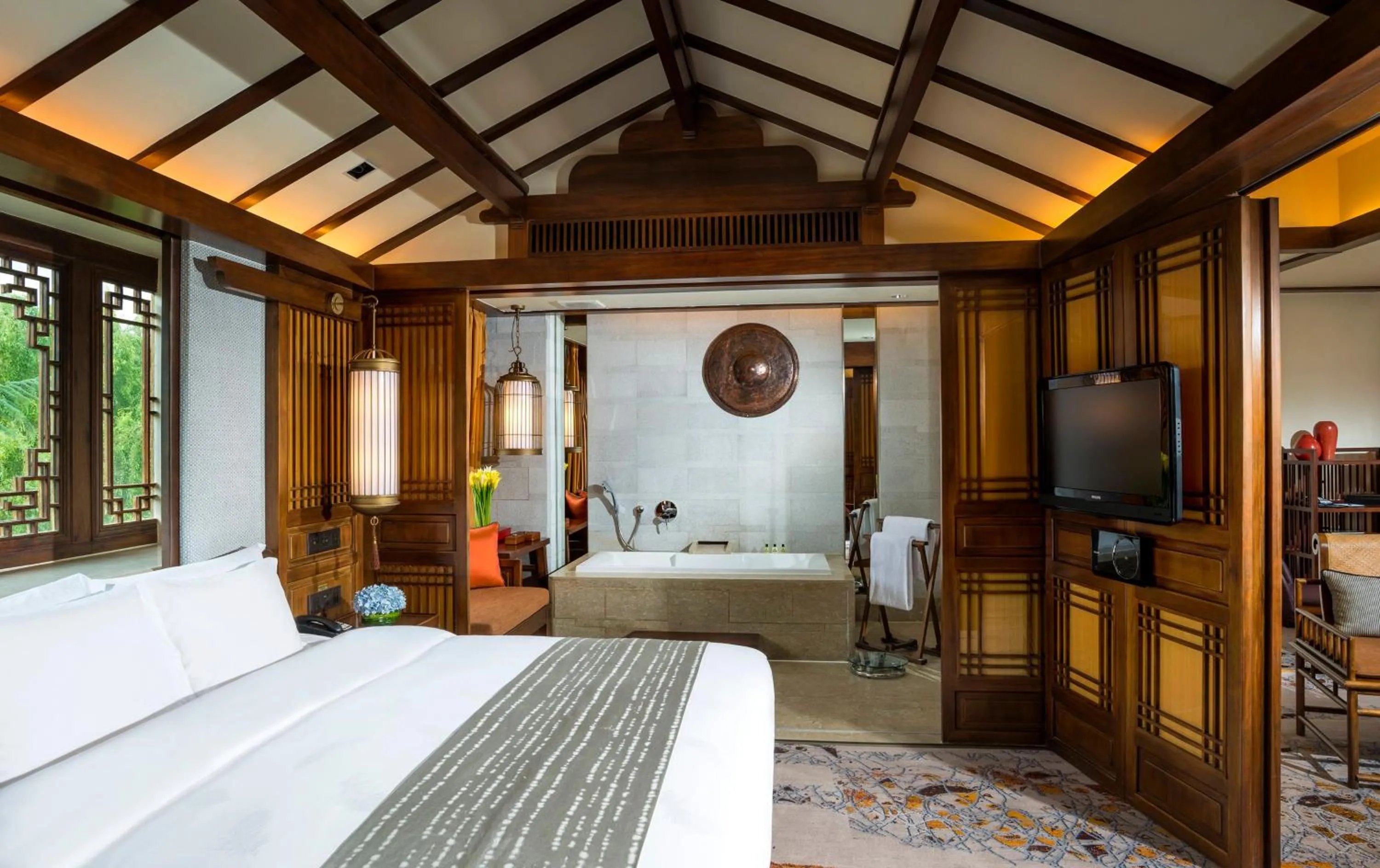 Photo of the whole room, Bed in InterContinental Lijiang Ancient Town Resort by IHG