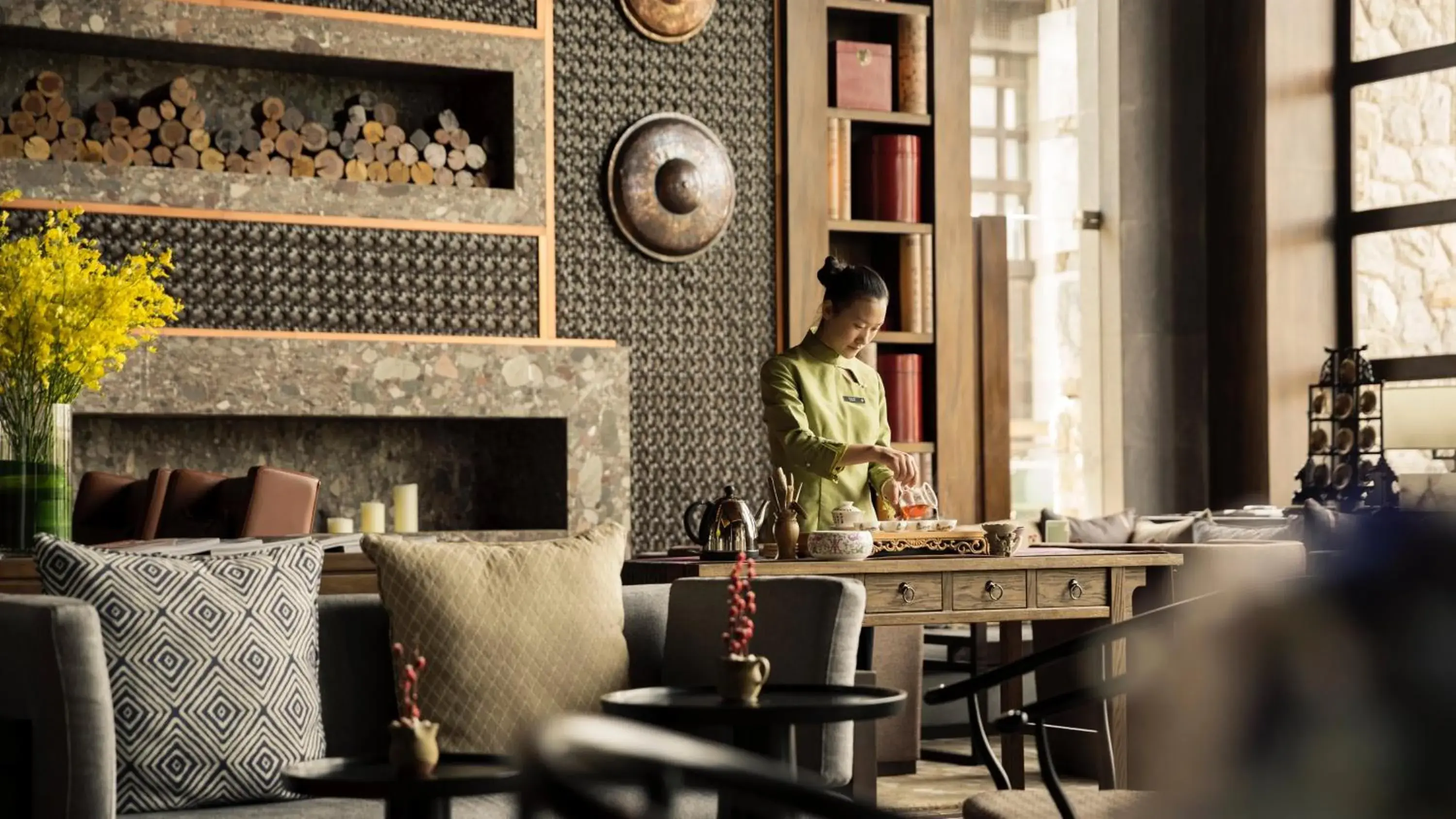 Lounge or bar in InterContinental Lijiang Ancient Town Resort by IHG Lounge or bar in InterContinental Lijiang Ancient Town Resort by IHG