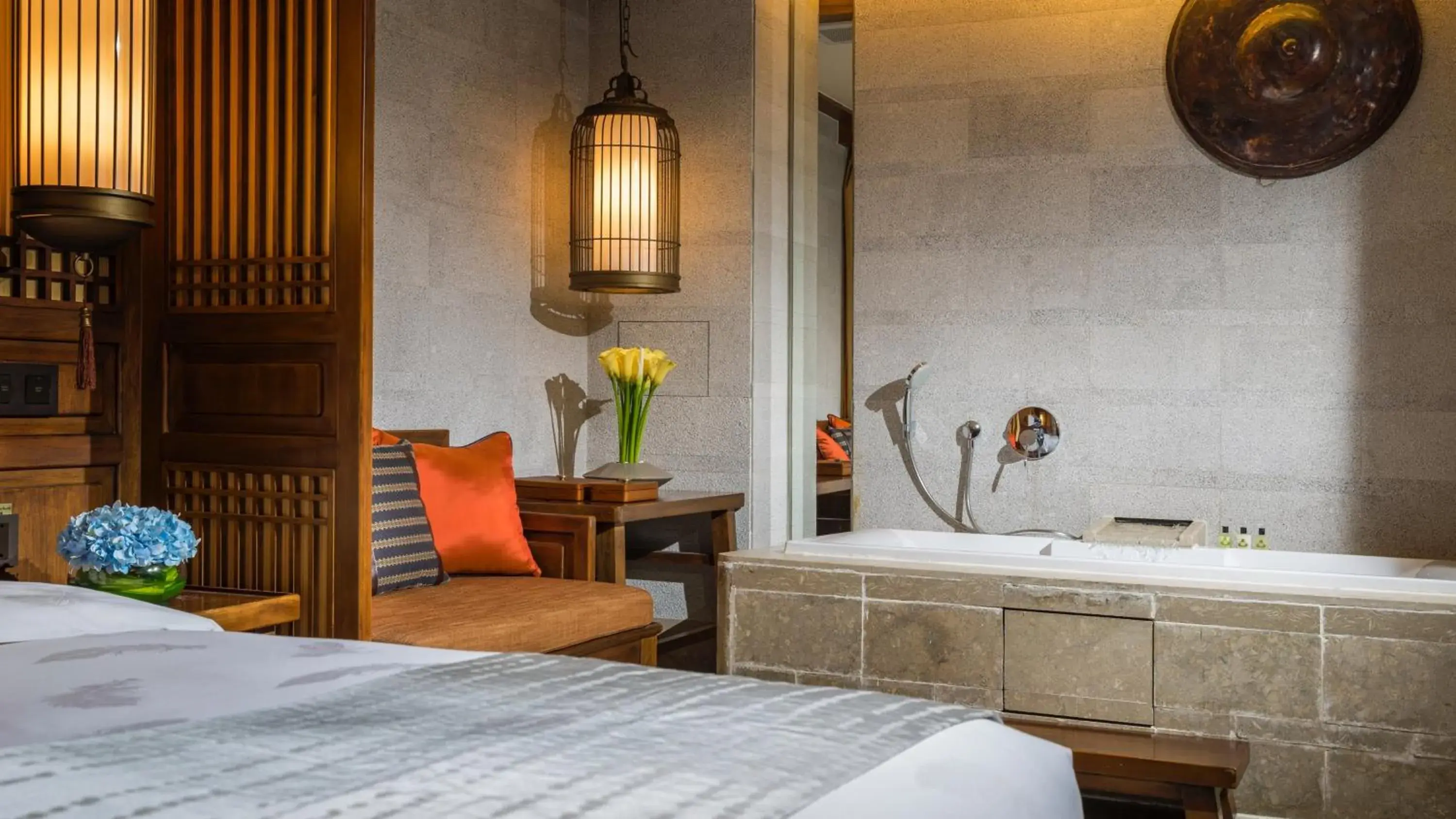 Photo of the whole room, Bed in InterContinental Lijiang Ancient Town Resort by IHG Photo of the whole room, Bed in InterContinental Lijiang Ancient Town Resort by IHG