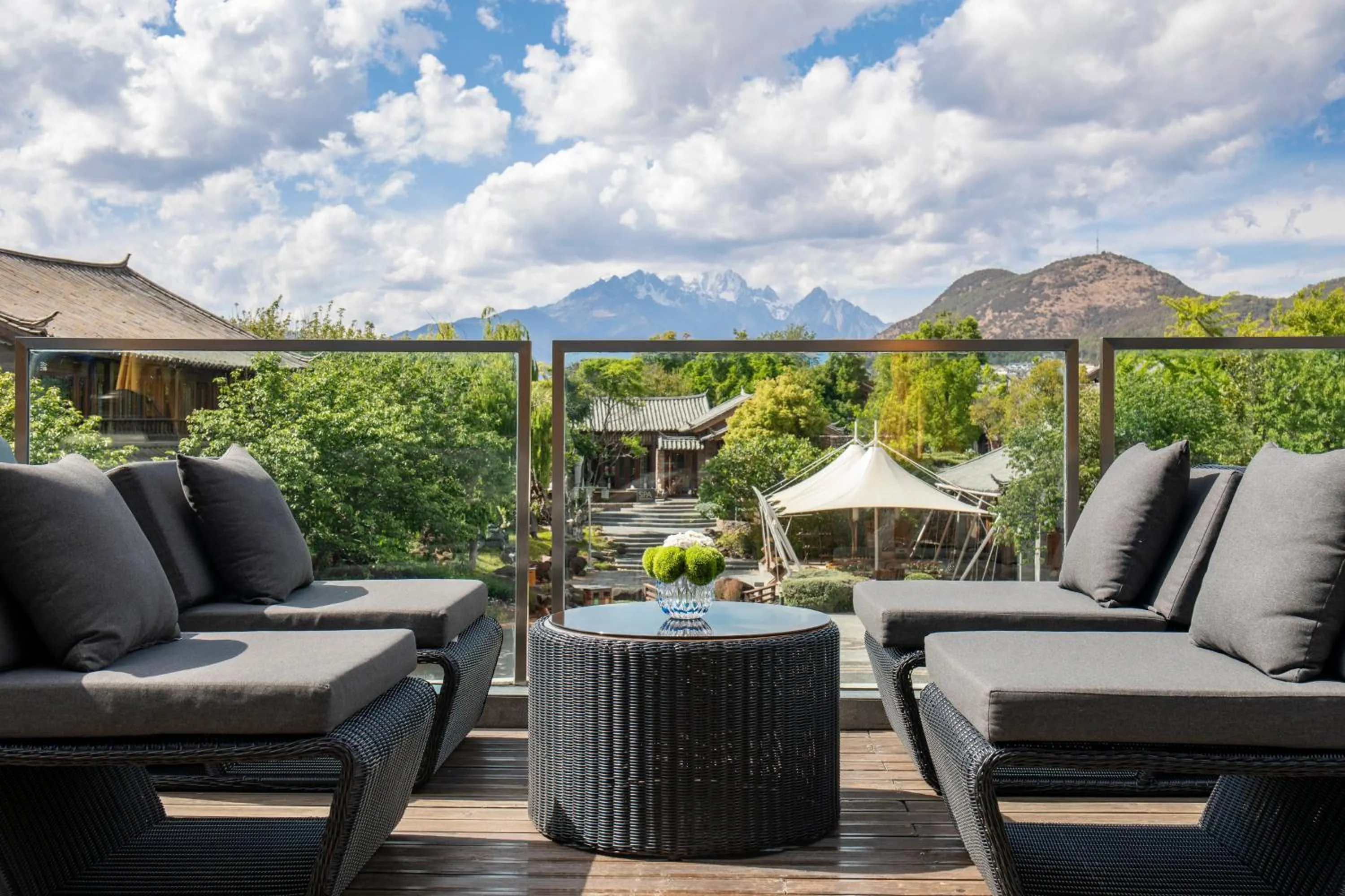 Area and facilities in InterContinental Lijiang Ancient Town Resort by IHG