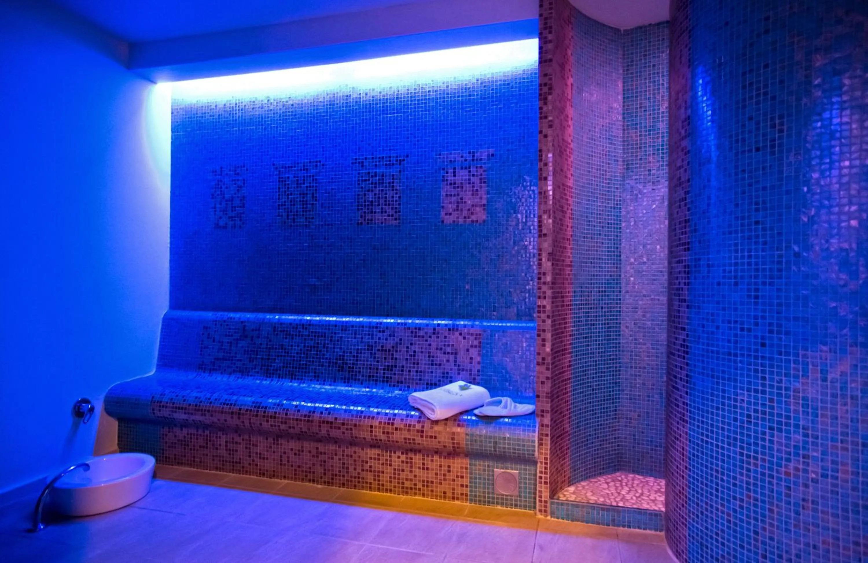 Hot Tub in Sirena Residence & Spa