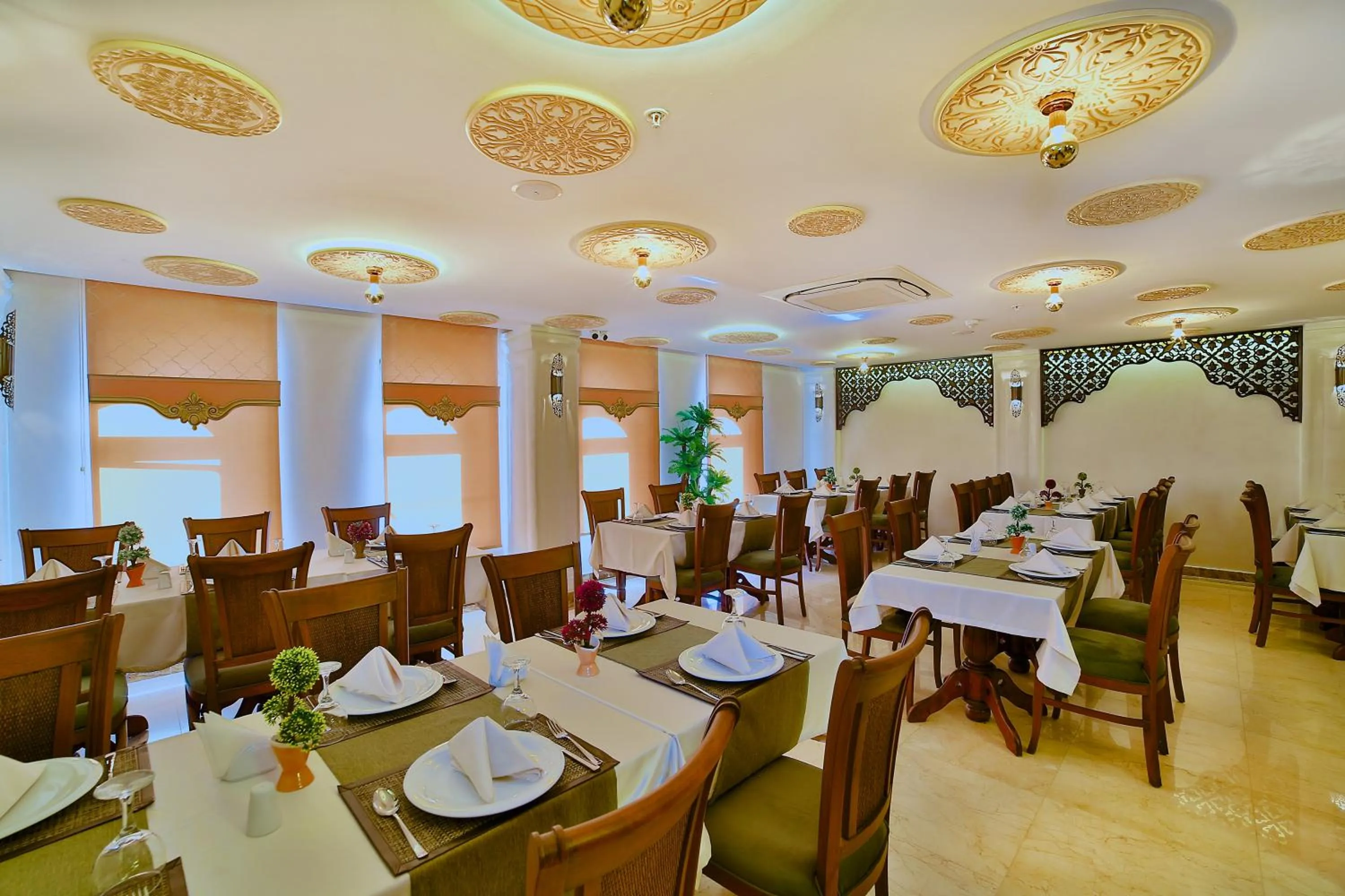 Restaurant/places to eat in Kaya Ninova Hotel